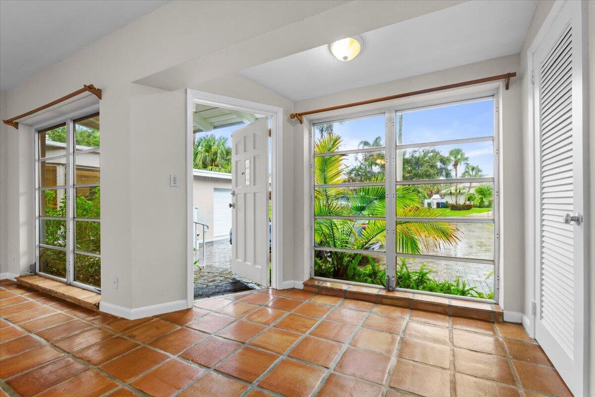 2337 Sw 27th Avenue Property Photo 5