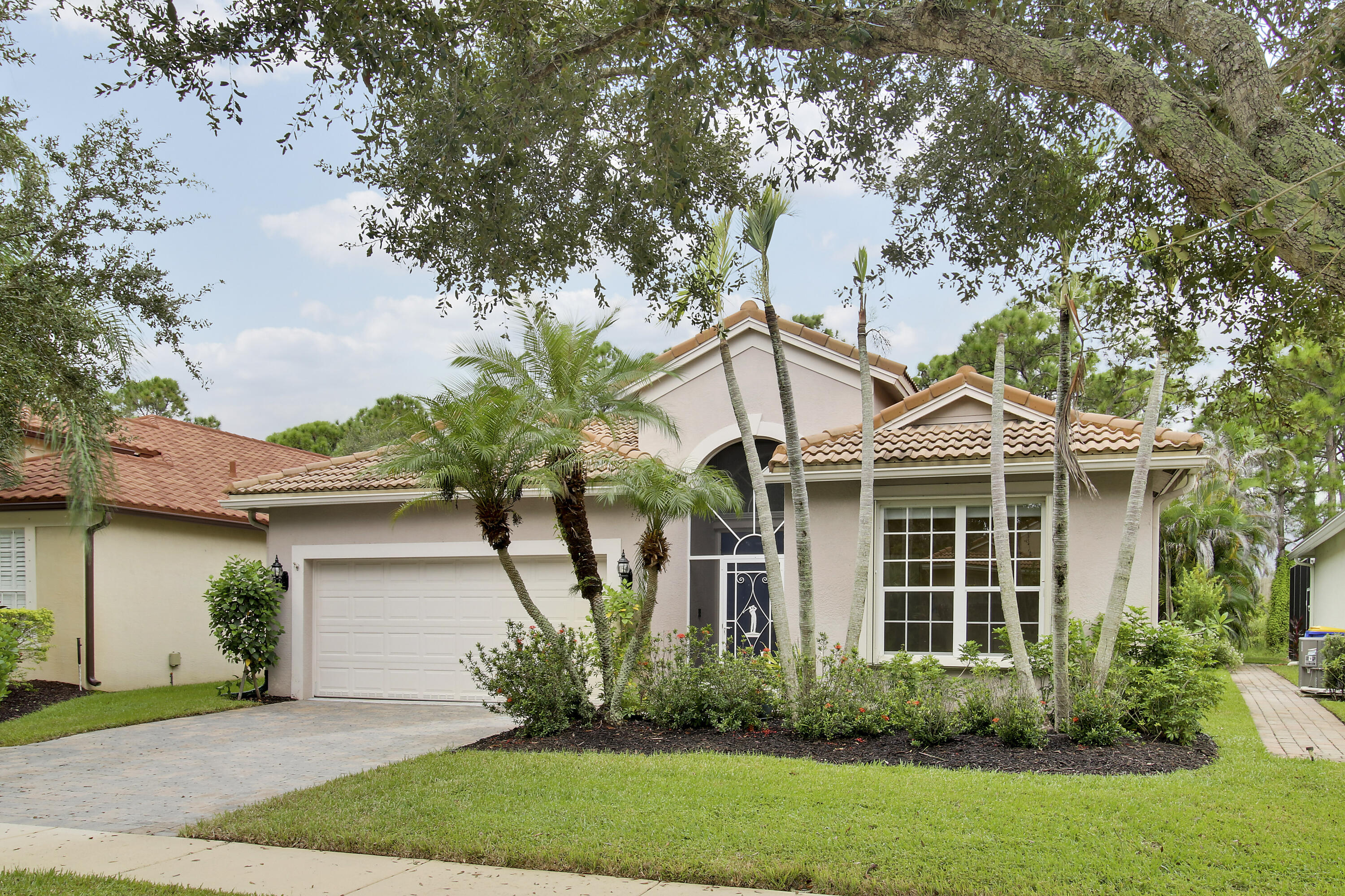 6815 Se Twin Oaks Circle Property Photo 1