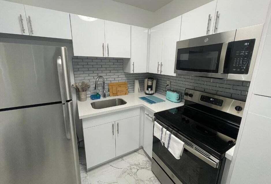 201 S Ocean Boulevard 7 Property Photo 3