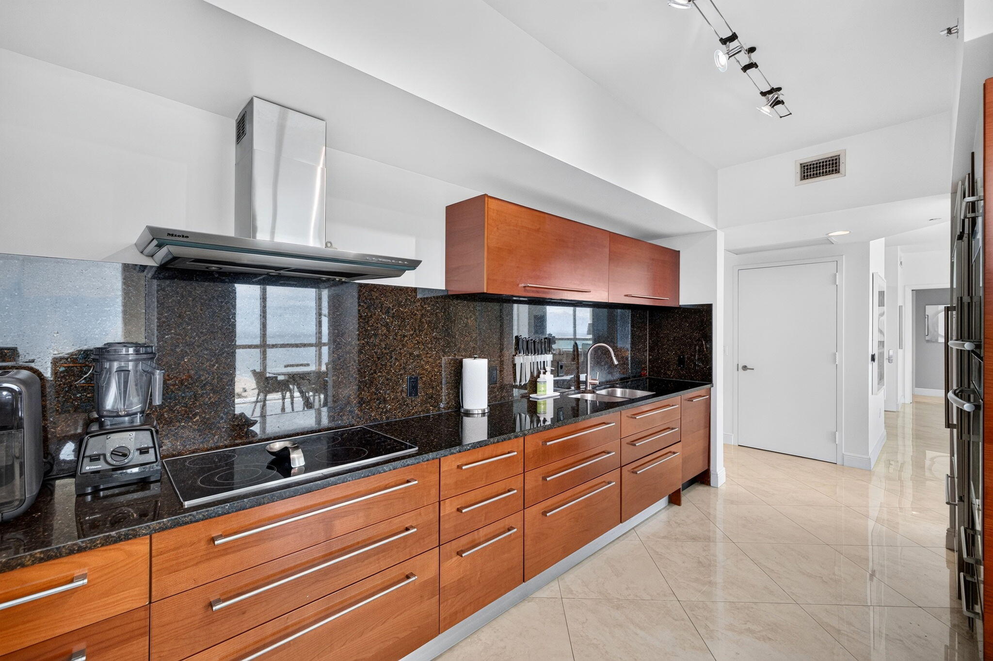 101 S Fort Lauderdale Beach Boulevard 2407 Property Photo 38