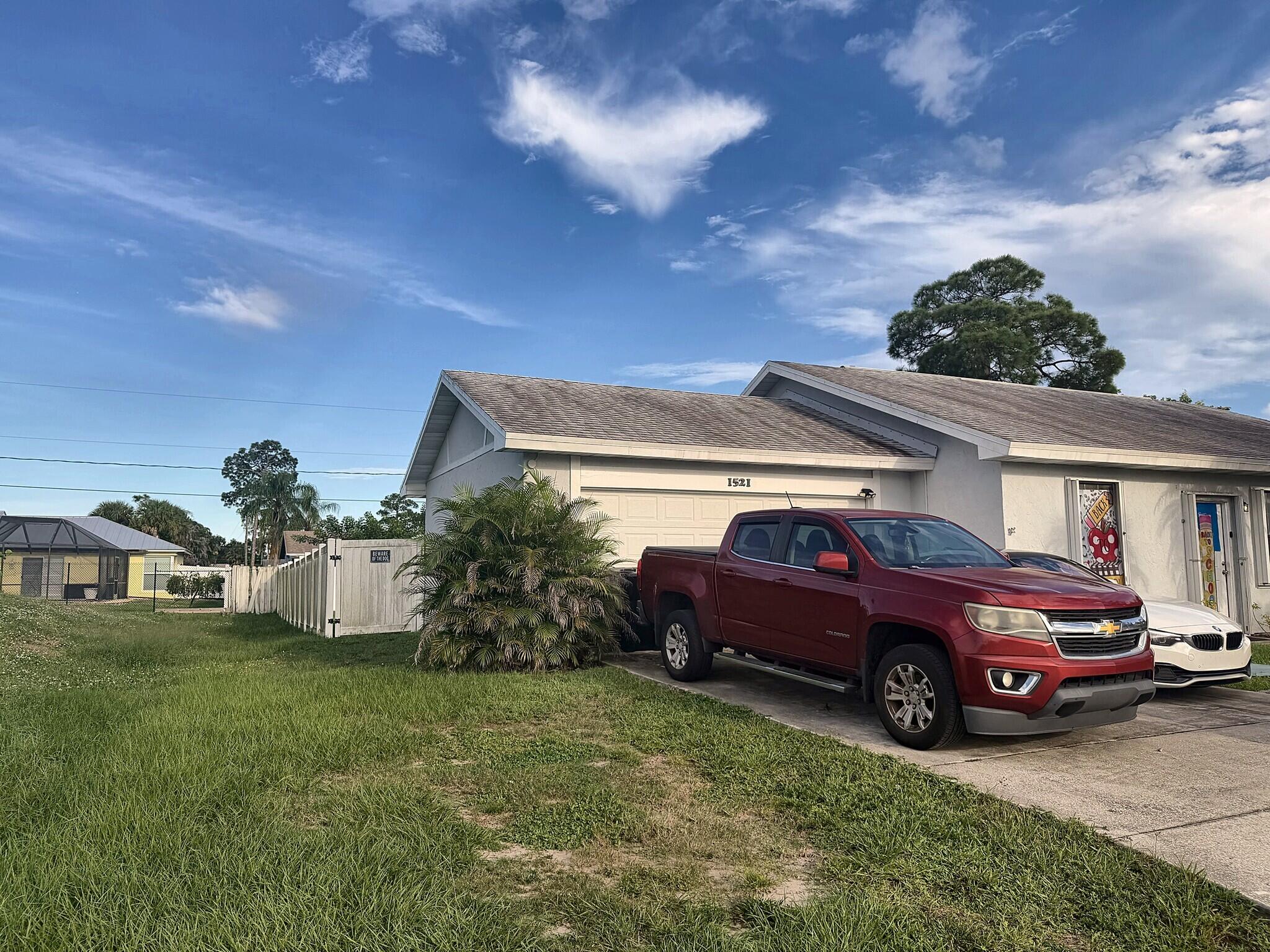 1521 Se Airoso Boulevard Property Photo 1