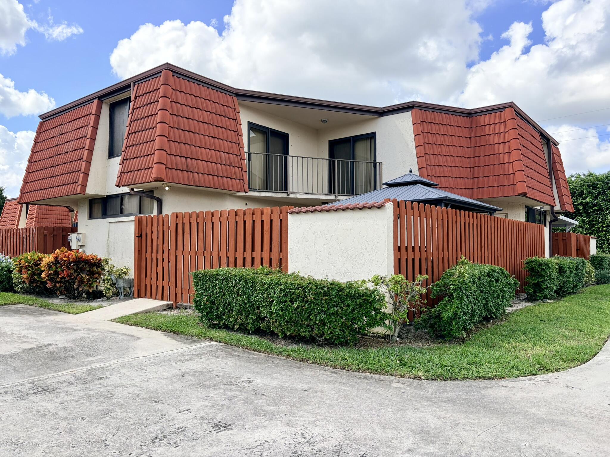 3870 Victoria Drive Property Photo 1