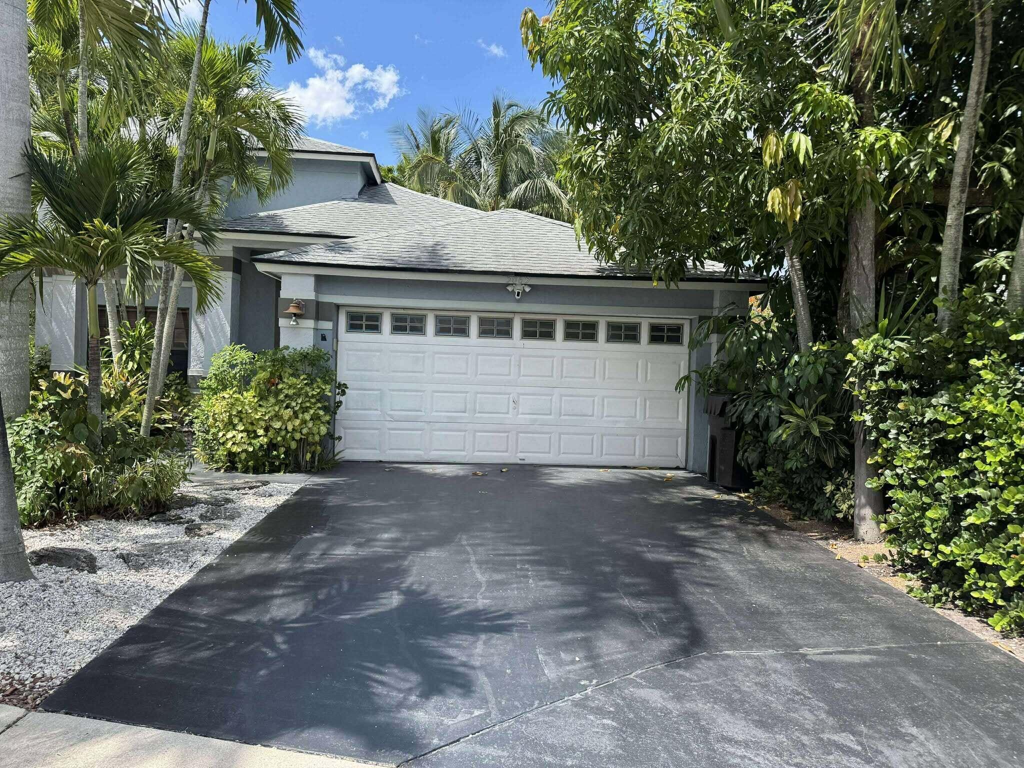 5065 Willow Pond Road W Property Photo 1