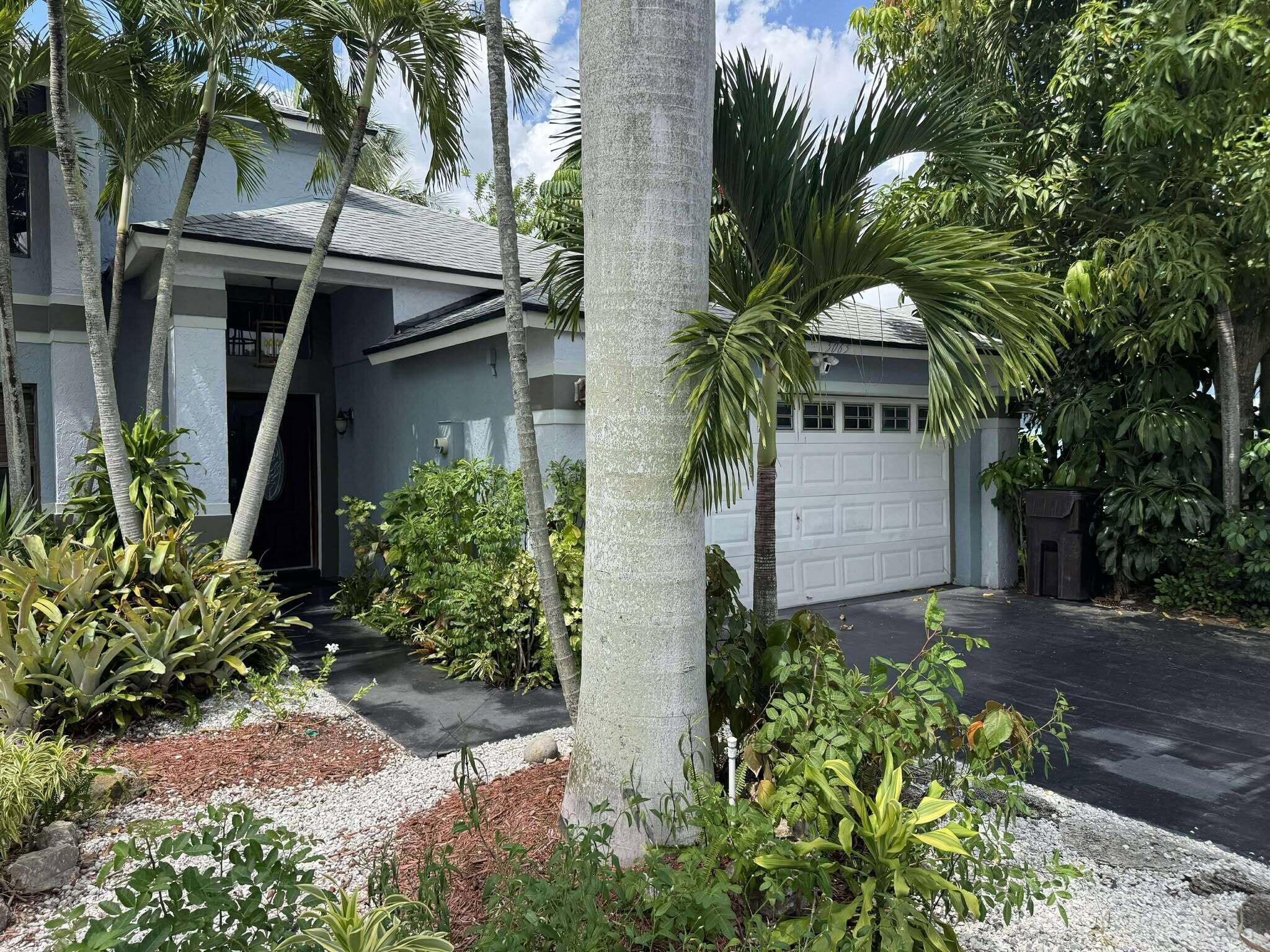 5065 Willow Pond Road W Property Photo 2