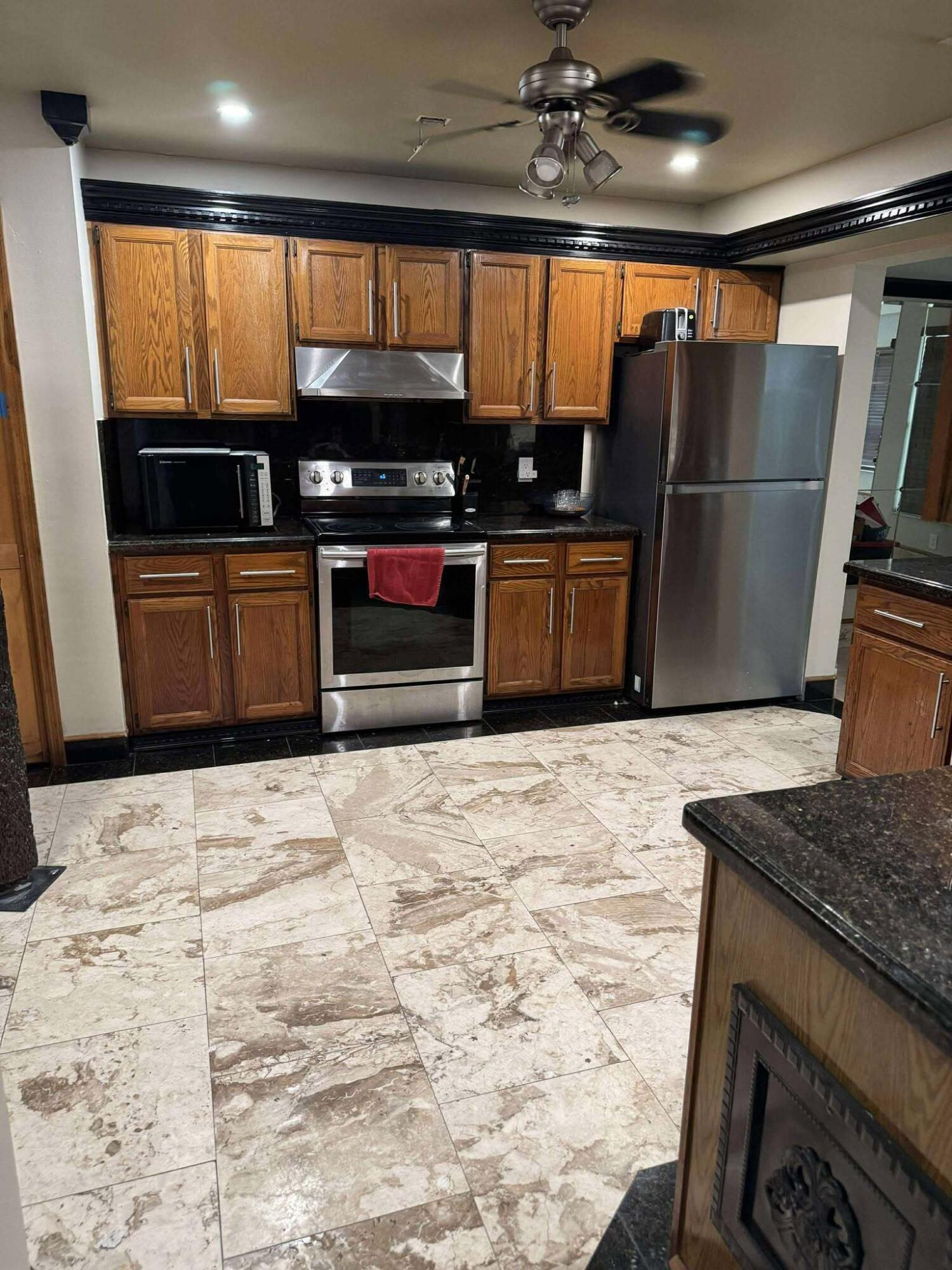 5065 Willow Pond Road W Property Photo 10