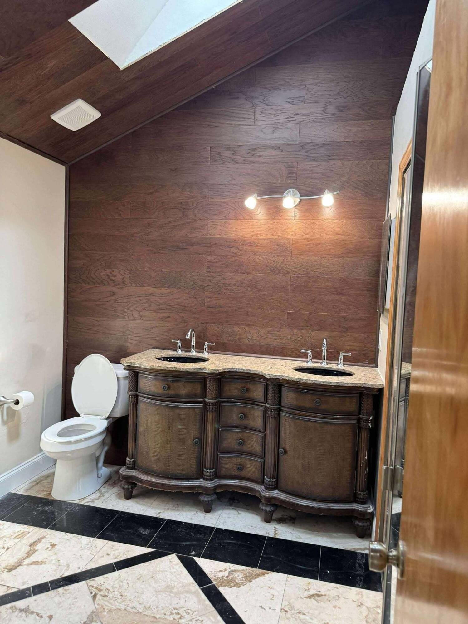 5065 Willow Pond Road W Property Photo 12