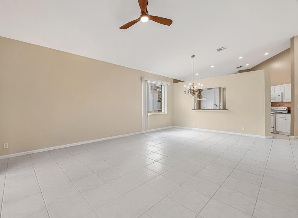 8067 Bellafiore Way Property Photo 5