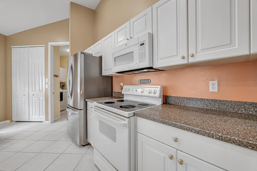 8067 Bellafiore Way Property Photo 21