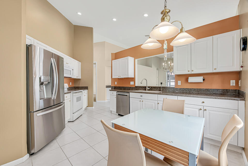 8067 Bellafiore Way Property Photo 23