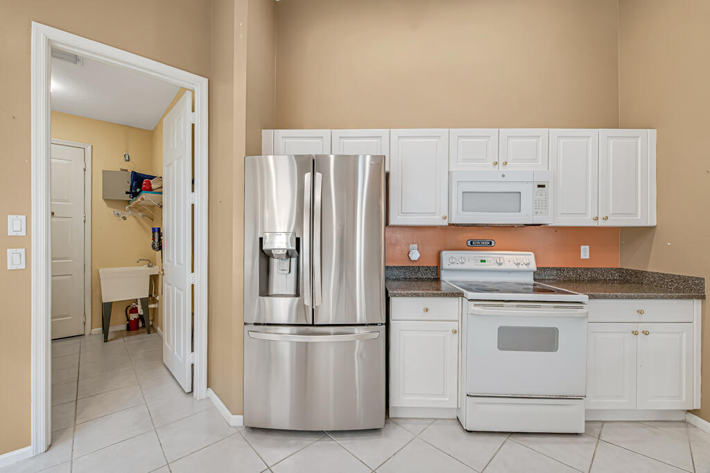 8067 Bellafiore Way Property Photo 25