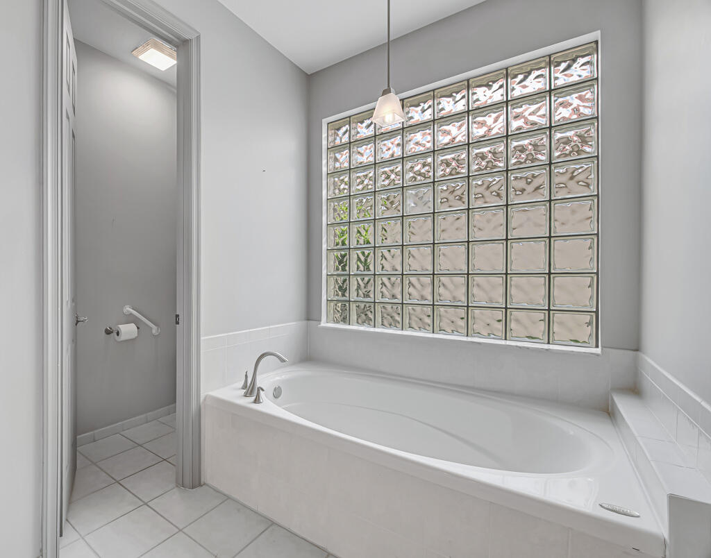 8067 Bellafiore Way Property Photo 27