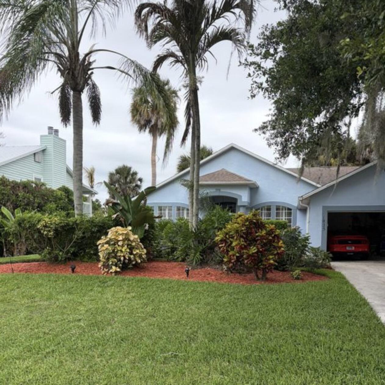 1825 Sw Import Drive Property Photo 1
