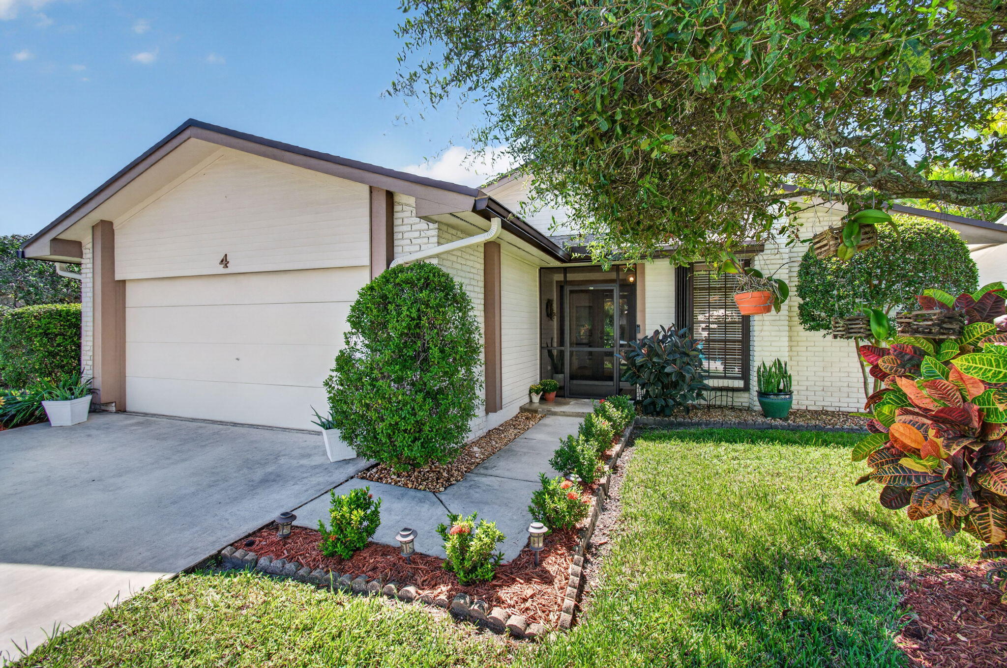 4 Fawlkland Circle Property Photo 1