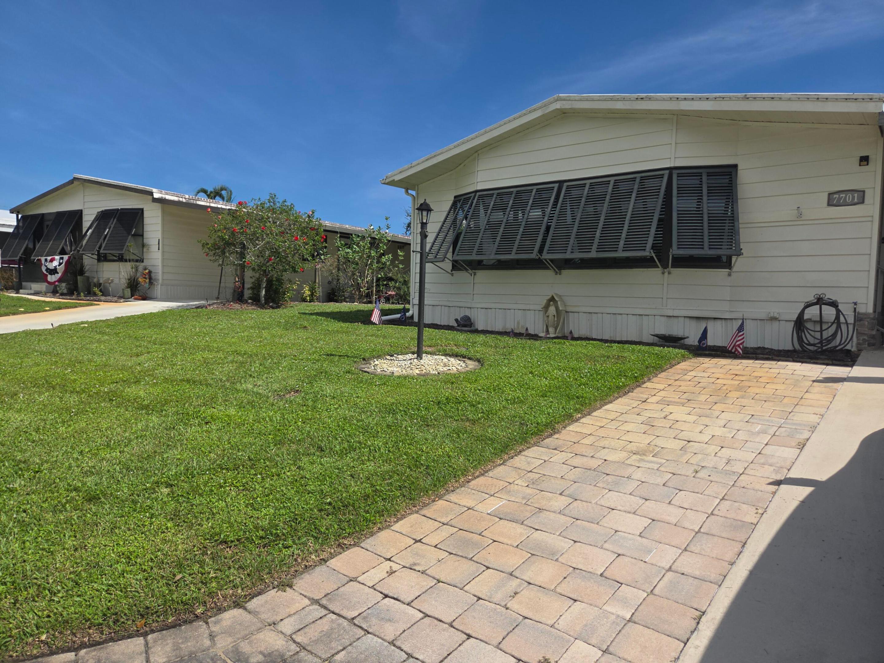 7701 Se Shenandoah Drive Property Photo 1