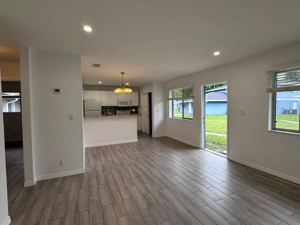 725 W Tiffany Drive 1 Property Photo 2