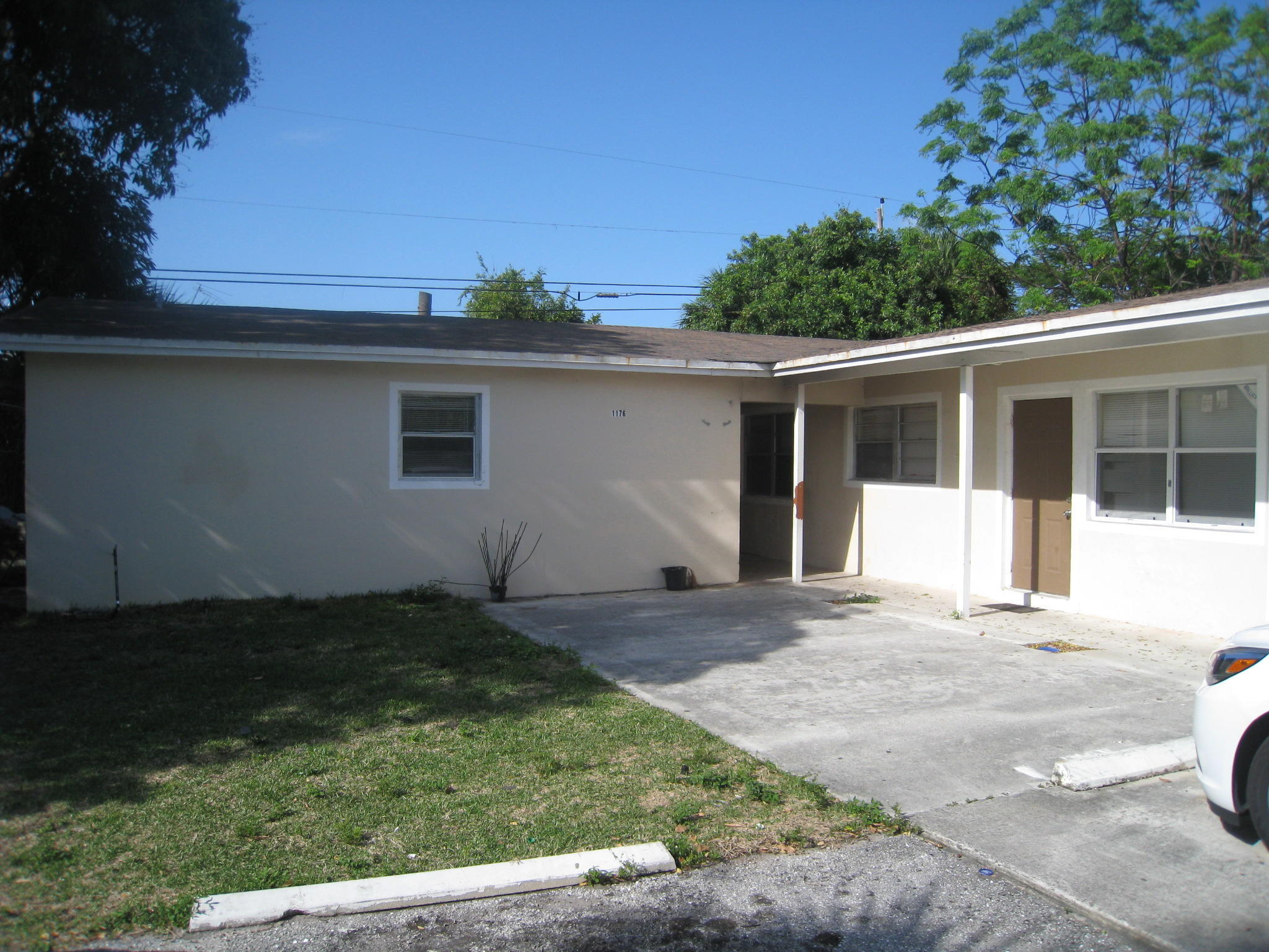 1176 W 32nd Street 3 Property Photo 1