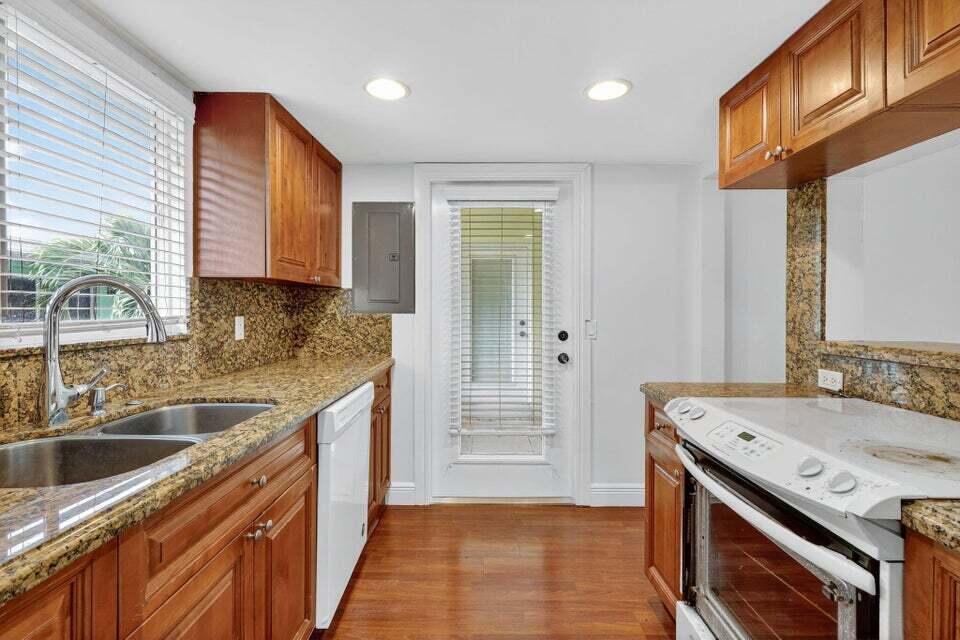 49 Se 7th Avenue Property Photo 32