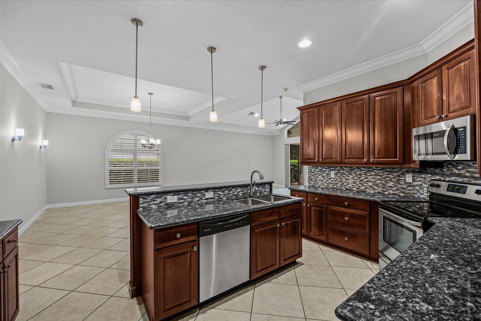 8824 Champions Way Property Photo 12
