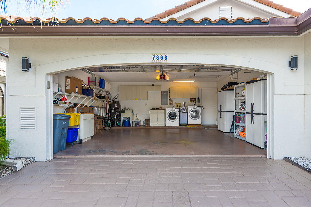 7863 Dundee Lane Property Photo 4