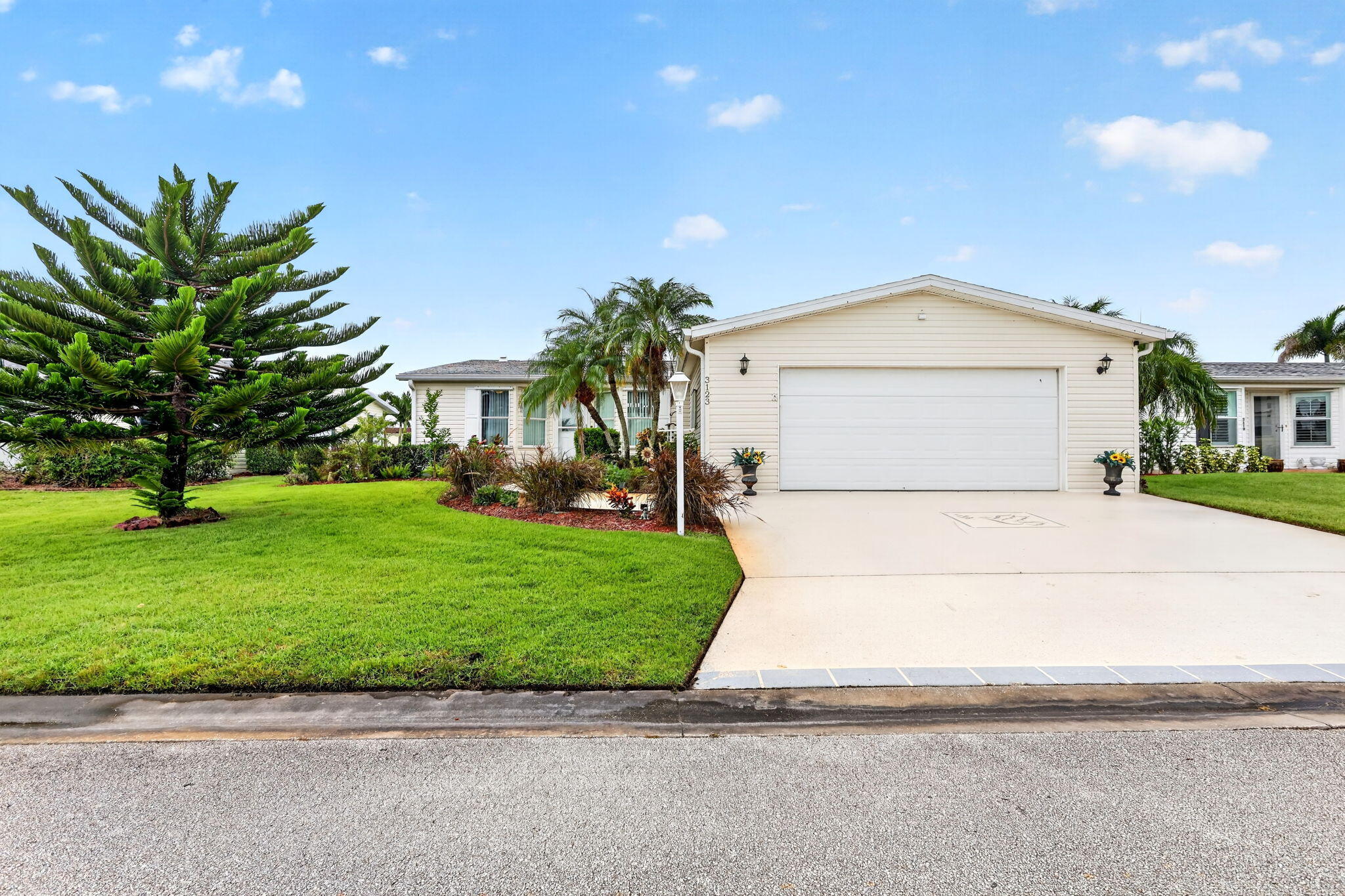 3123 Scarlet Tanger Court Property Photo 1