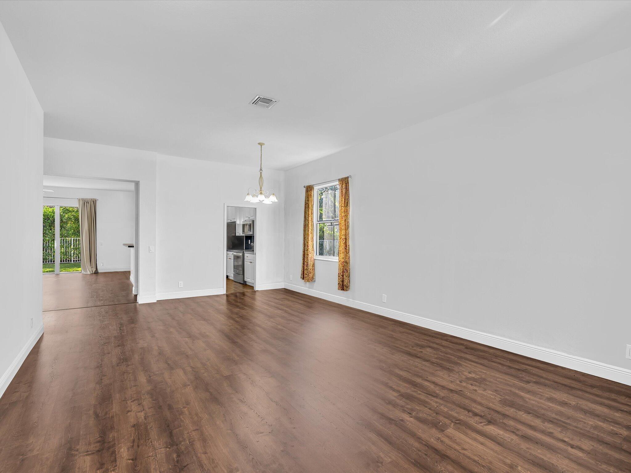1125 Sunflower Circle Property Photo 4