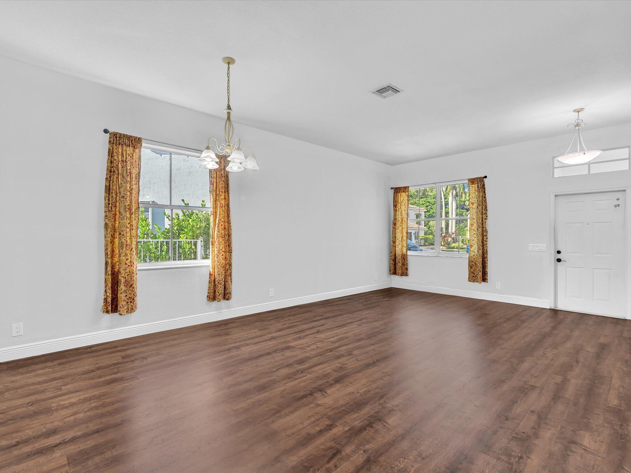 1125 Sunflower Circle Property Photo 6