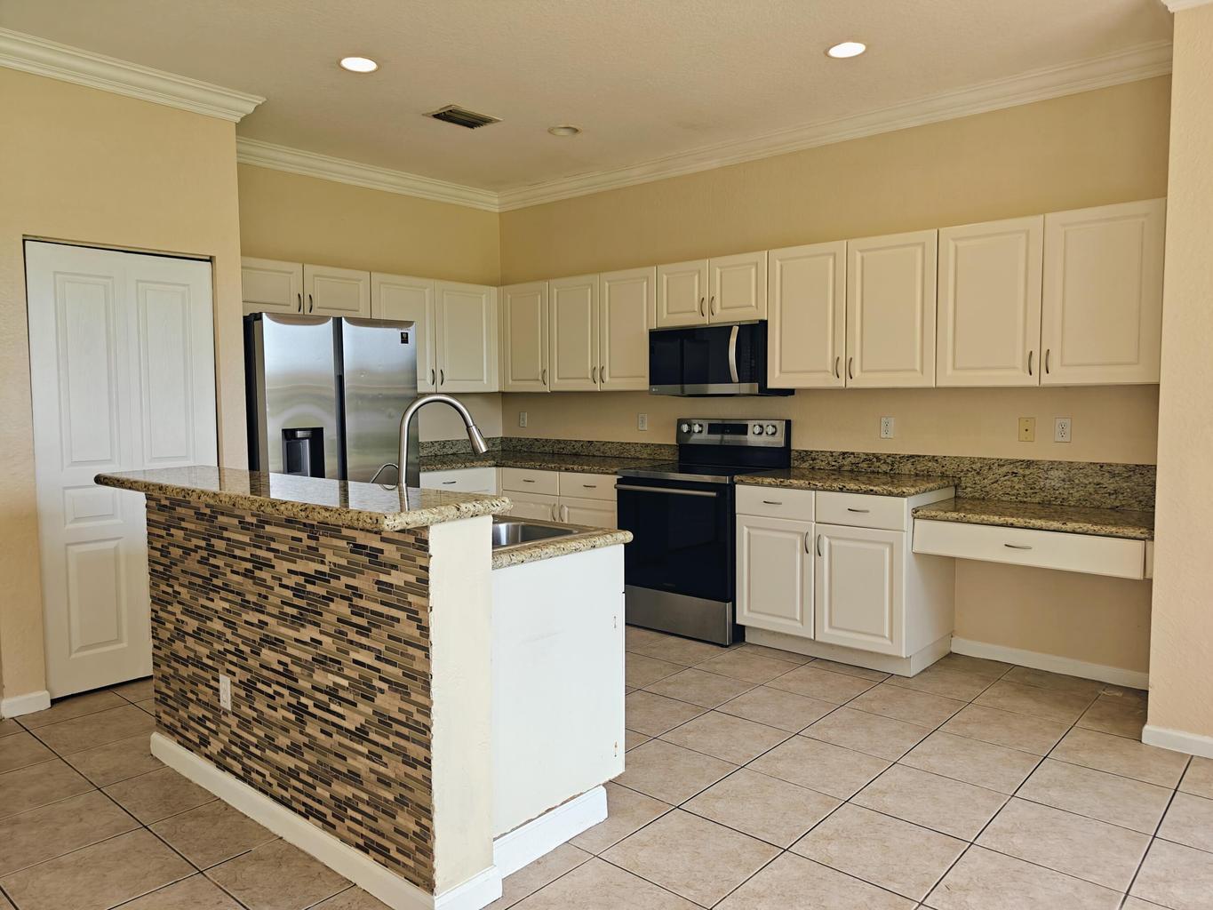 624 Garden Cress Trail Property Photo 5