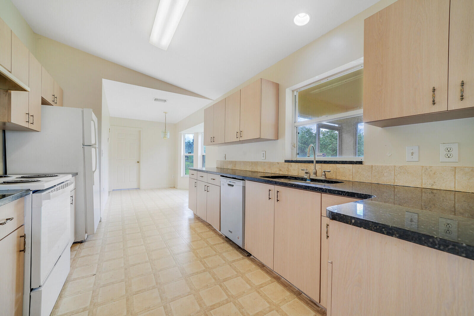 13172 Orange Boulevard Property Photo 12