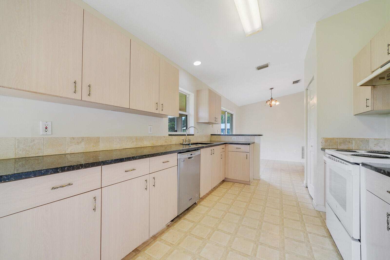 13172 Orange Boulevard Property Photo 15