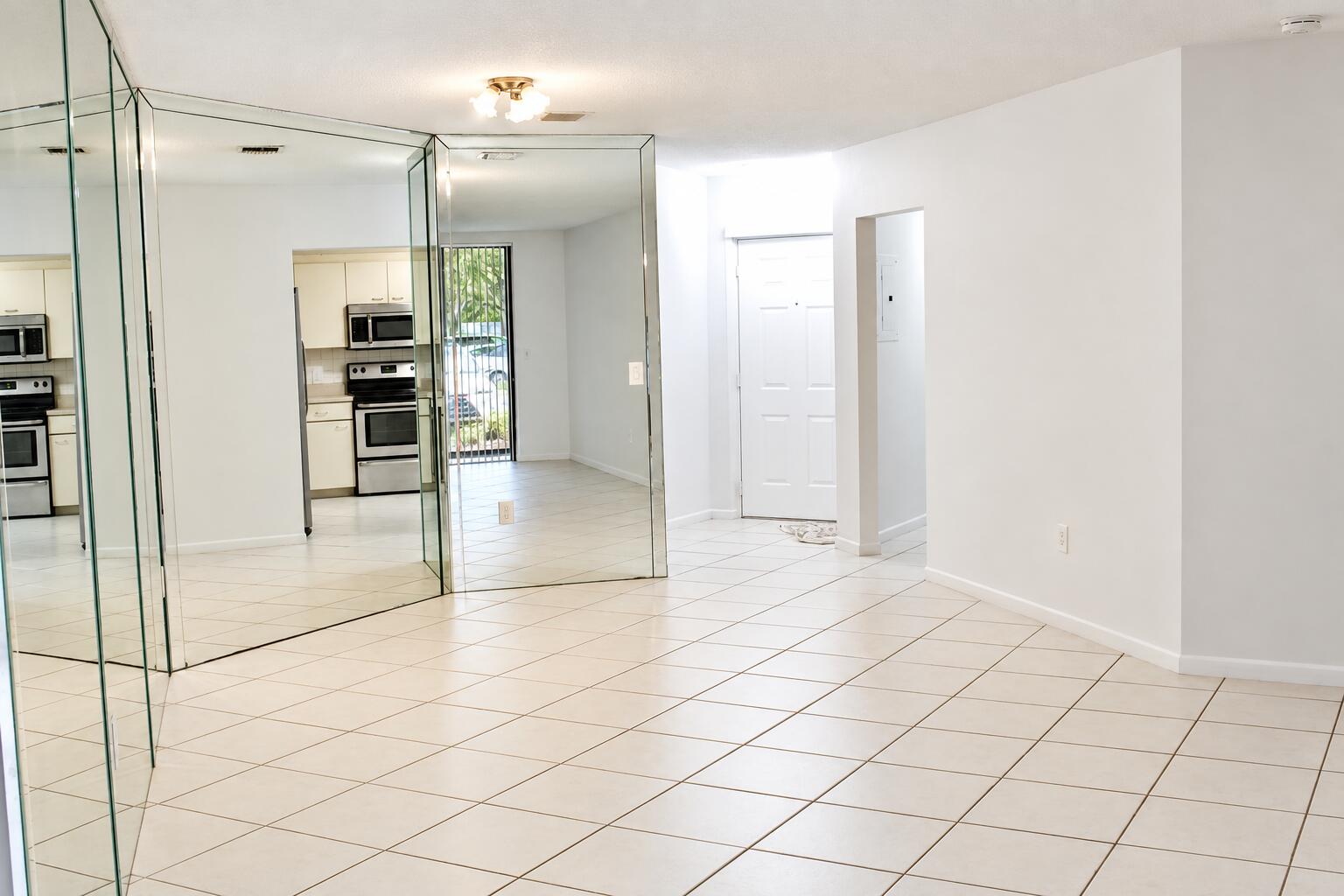 4450 Nw 30th Street 111 Property Photo 3