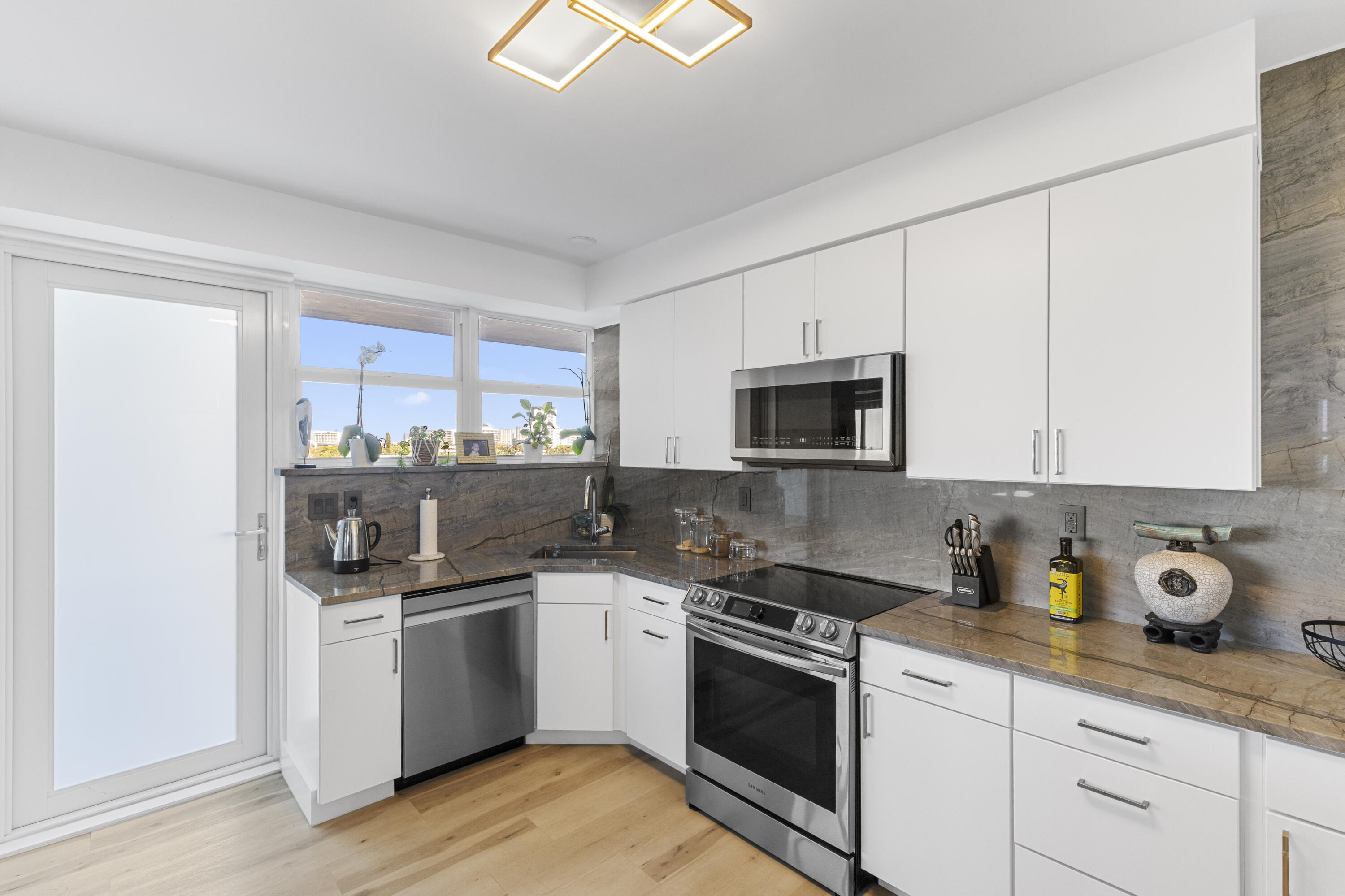 1920 S Ocean Drive 611 Property Photo 6