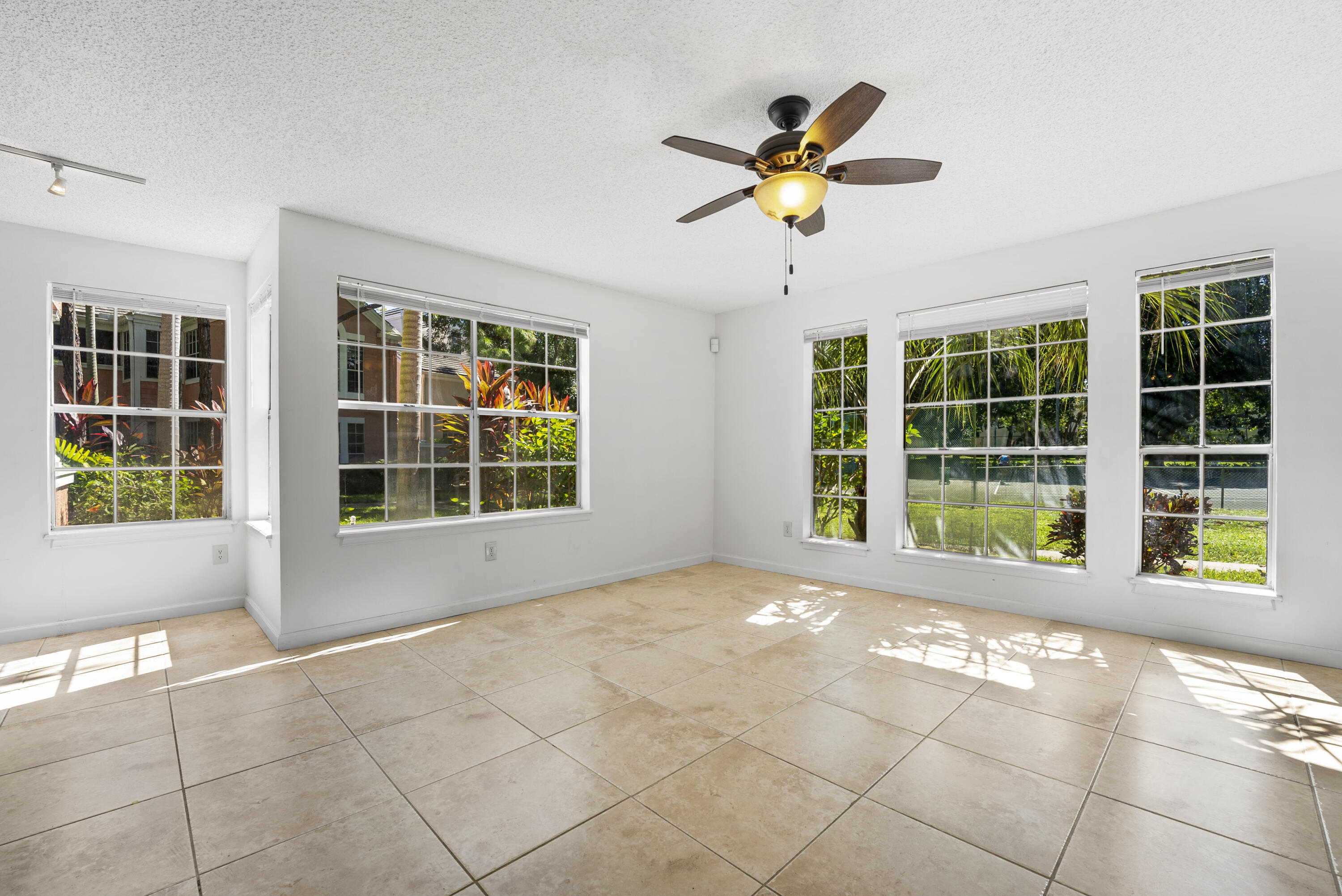 1001 CRYSTAL Way O Property Photo 1