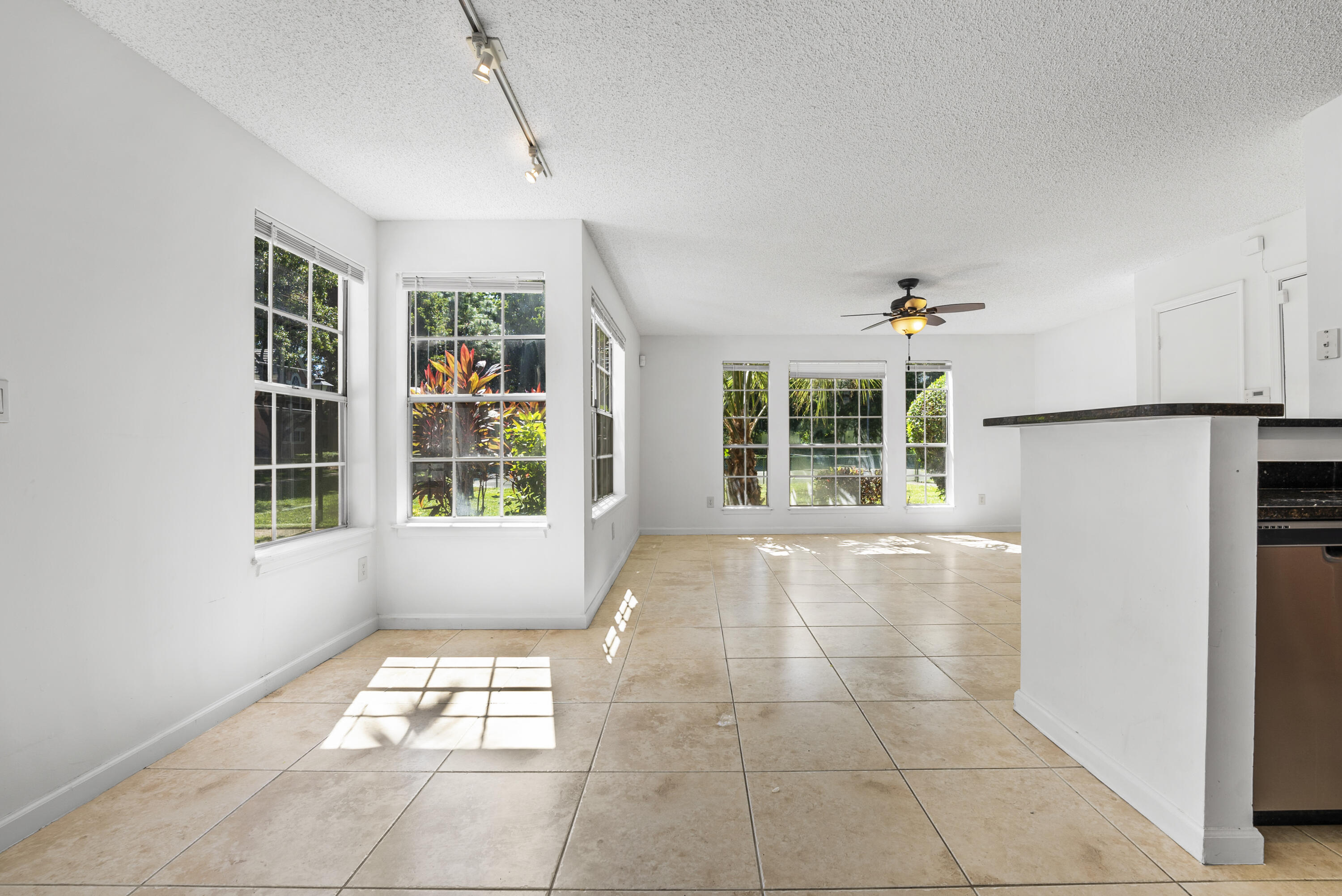 1001 Crystal Way O Property Photo 2