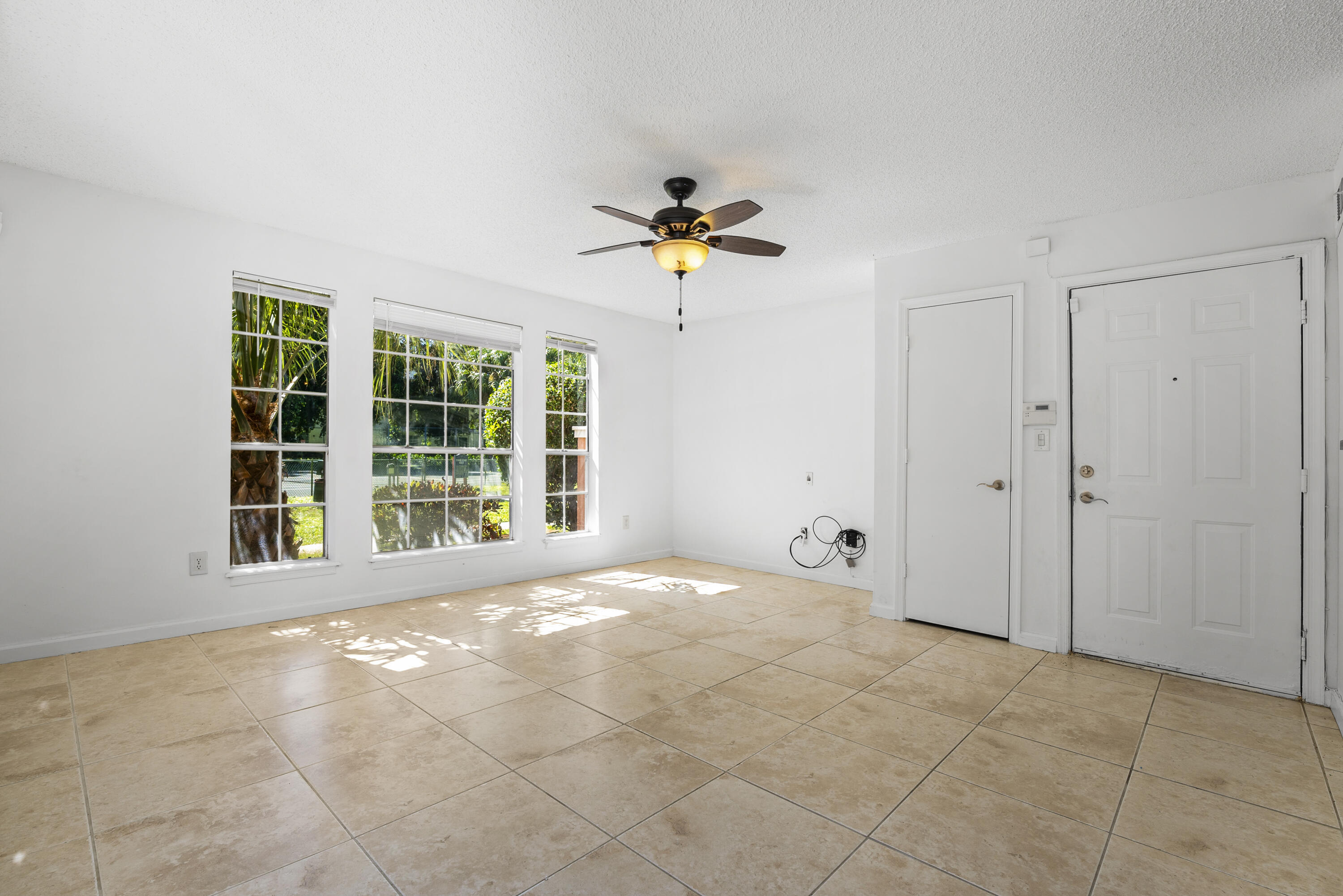 1001 Crystal Way O Property Photo 4