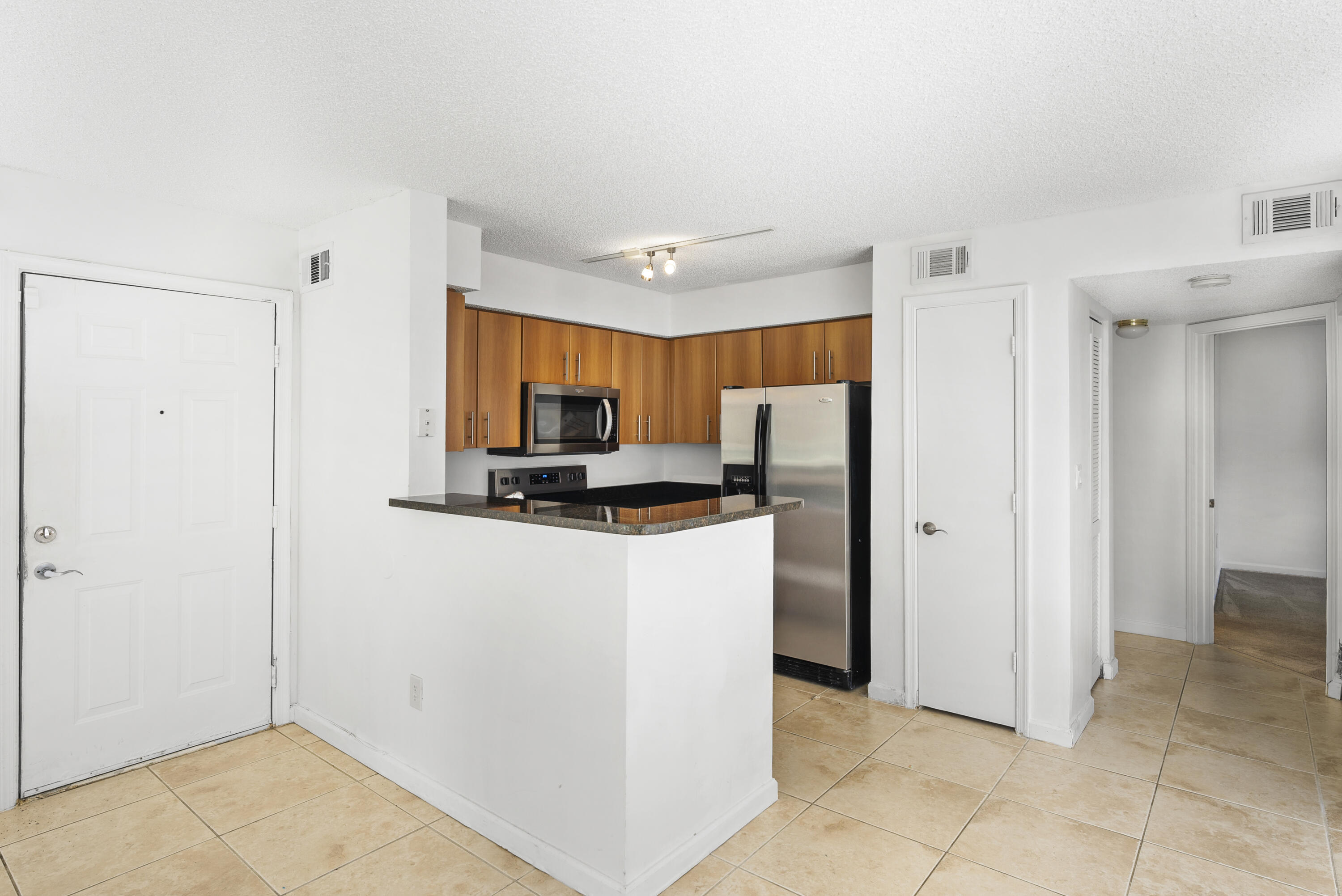 1001 Crystal Way O Property Photo 5