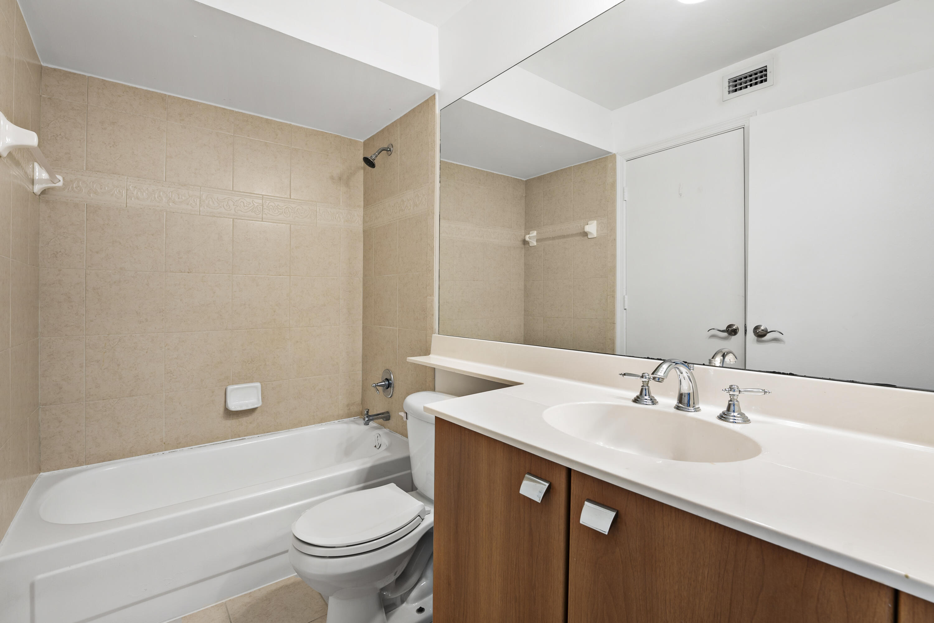 1001 Crystal Way O Property Photo 9
