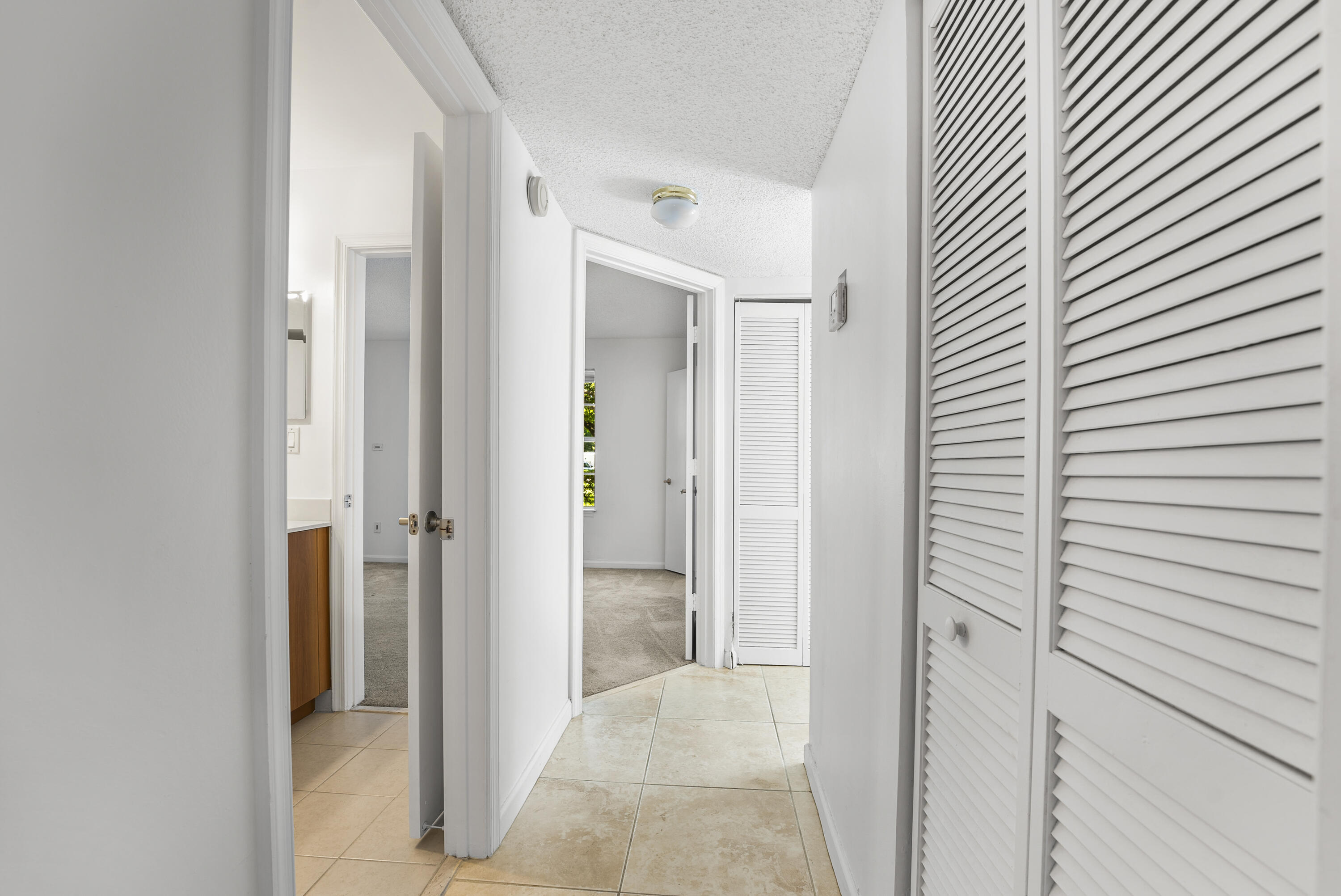 1001 Crystal Way O Property Photo 11