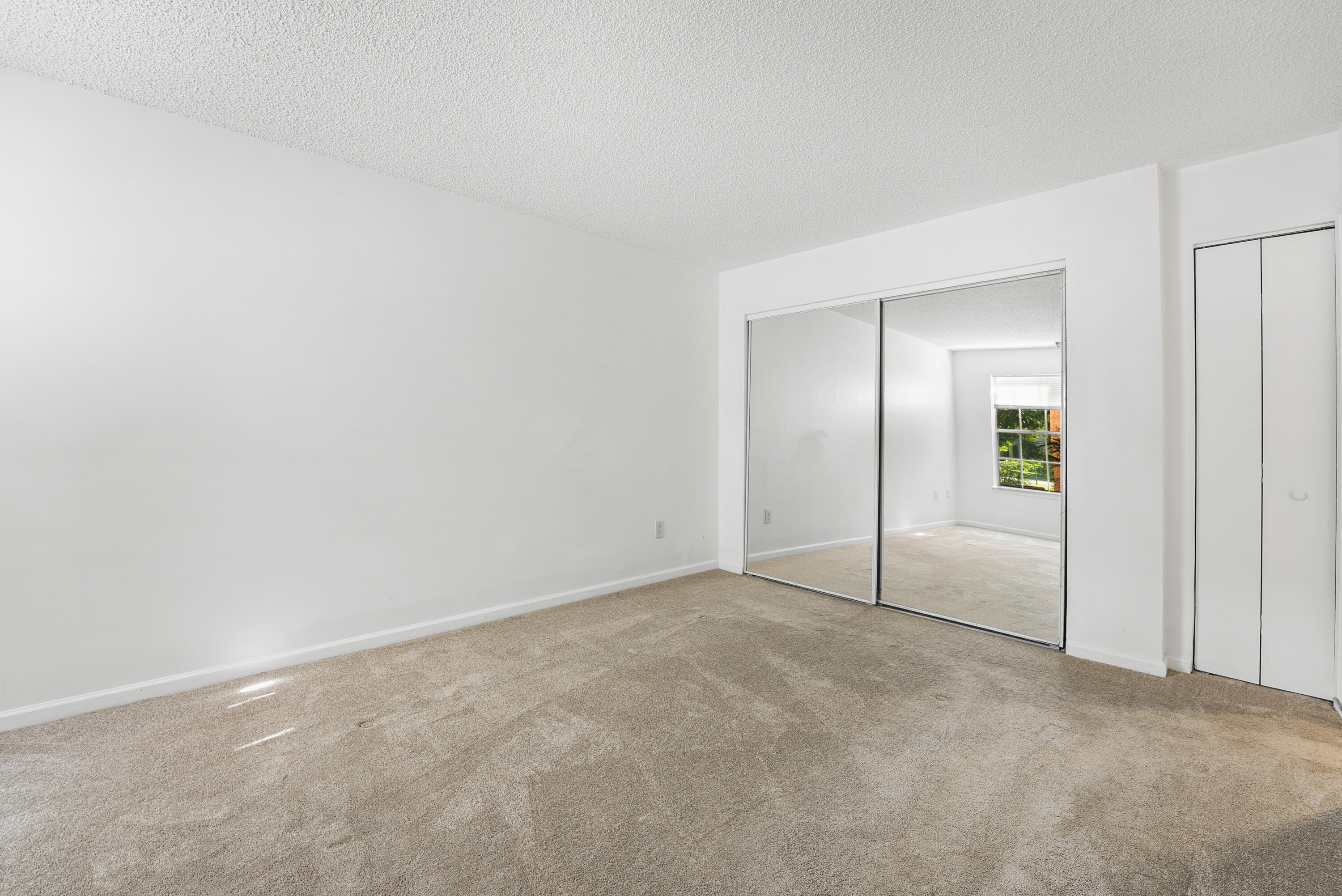 1001 Crystal Way O Property Photo 12