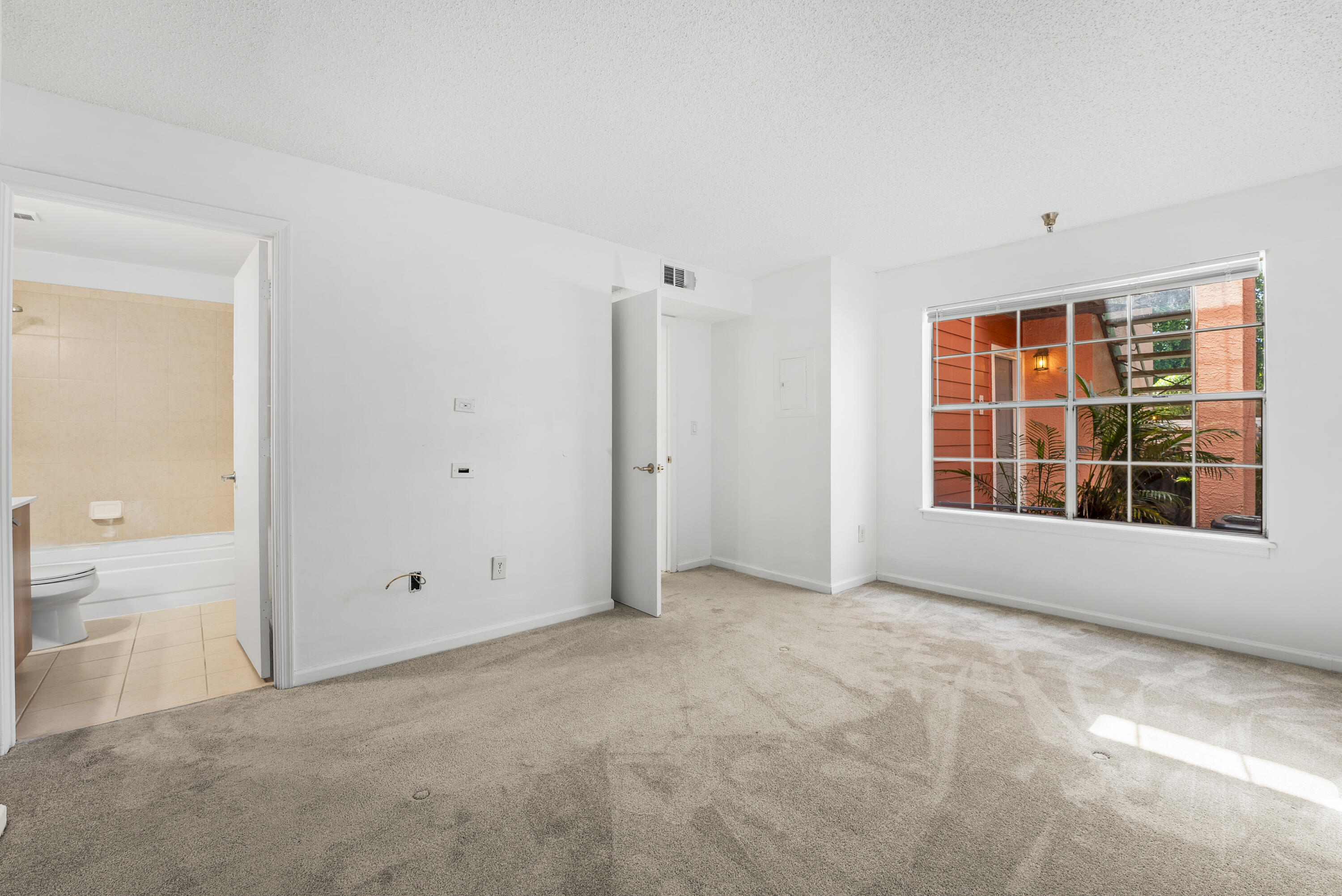 1001 Crystal Way O Property Photo 14