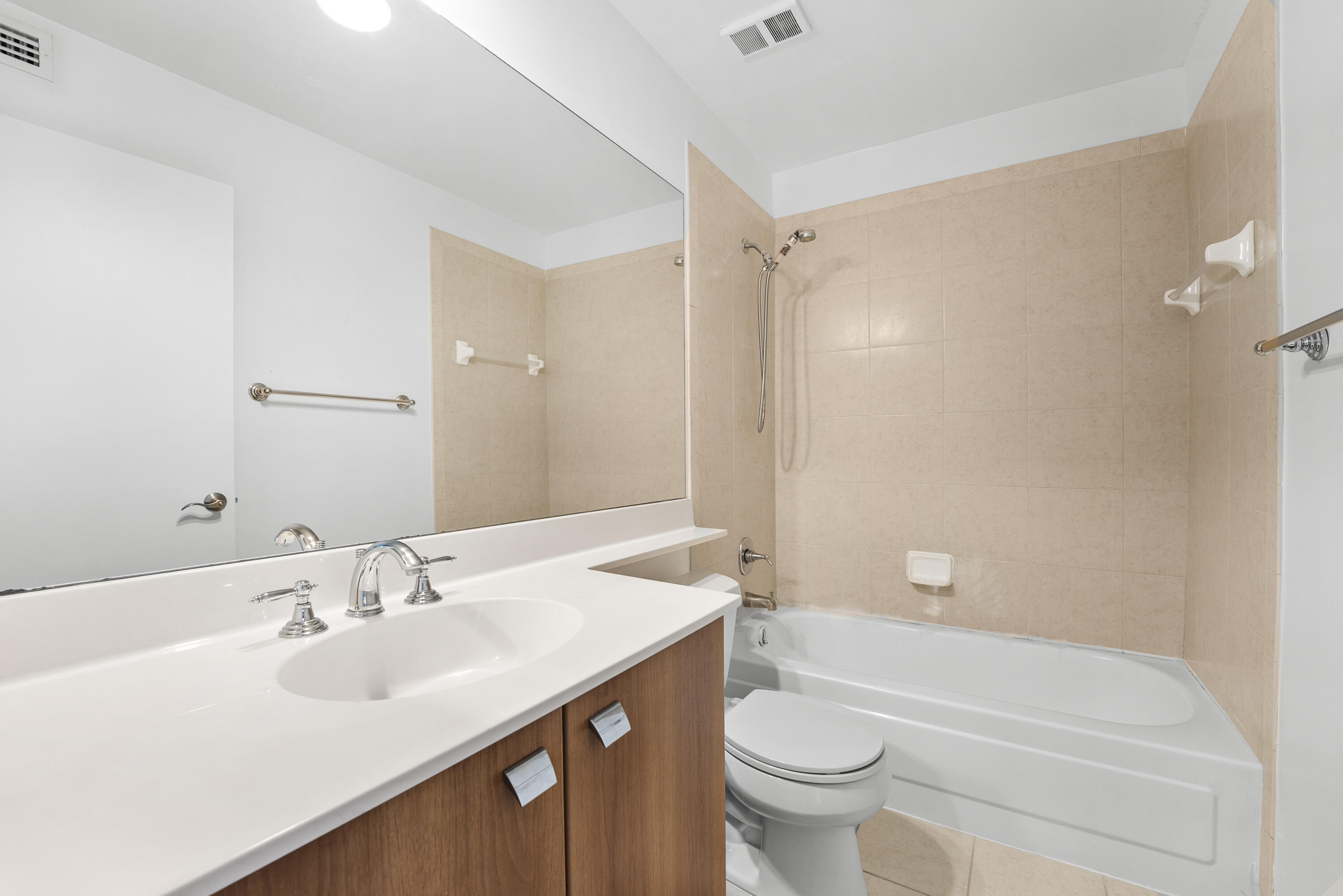 1001 Crystal Way O Property Photo 15