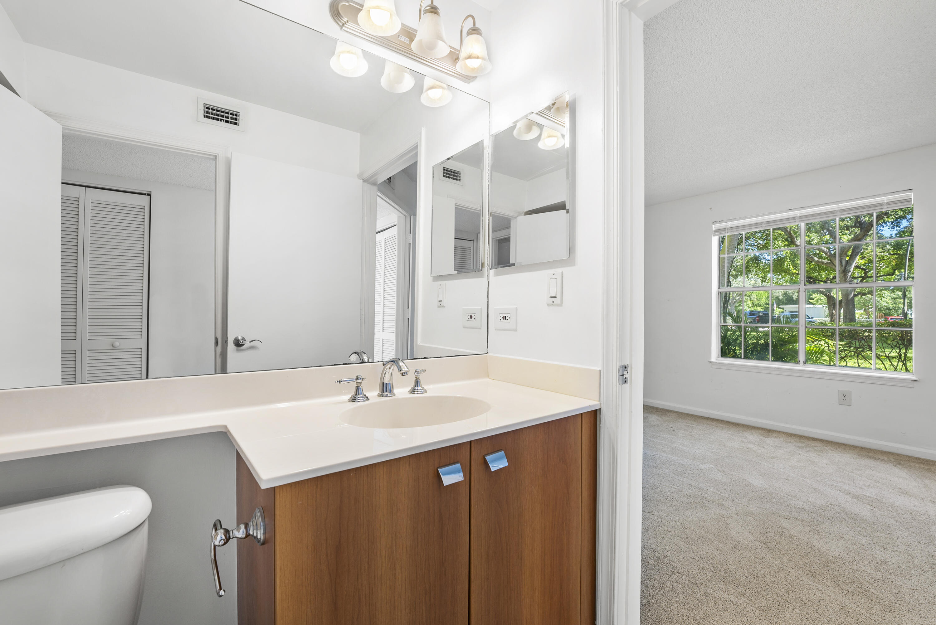 1001 Crystal Way O Property Photo 17