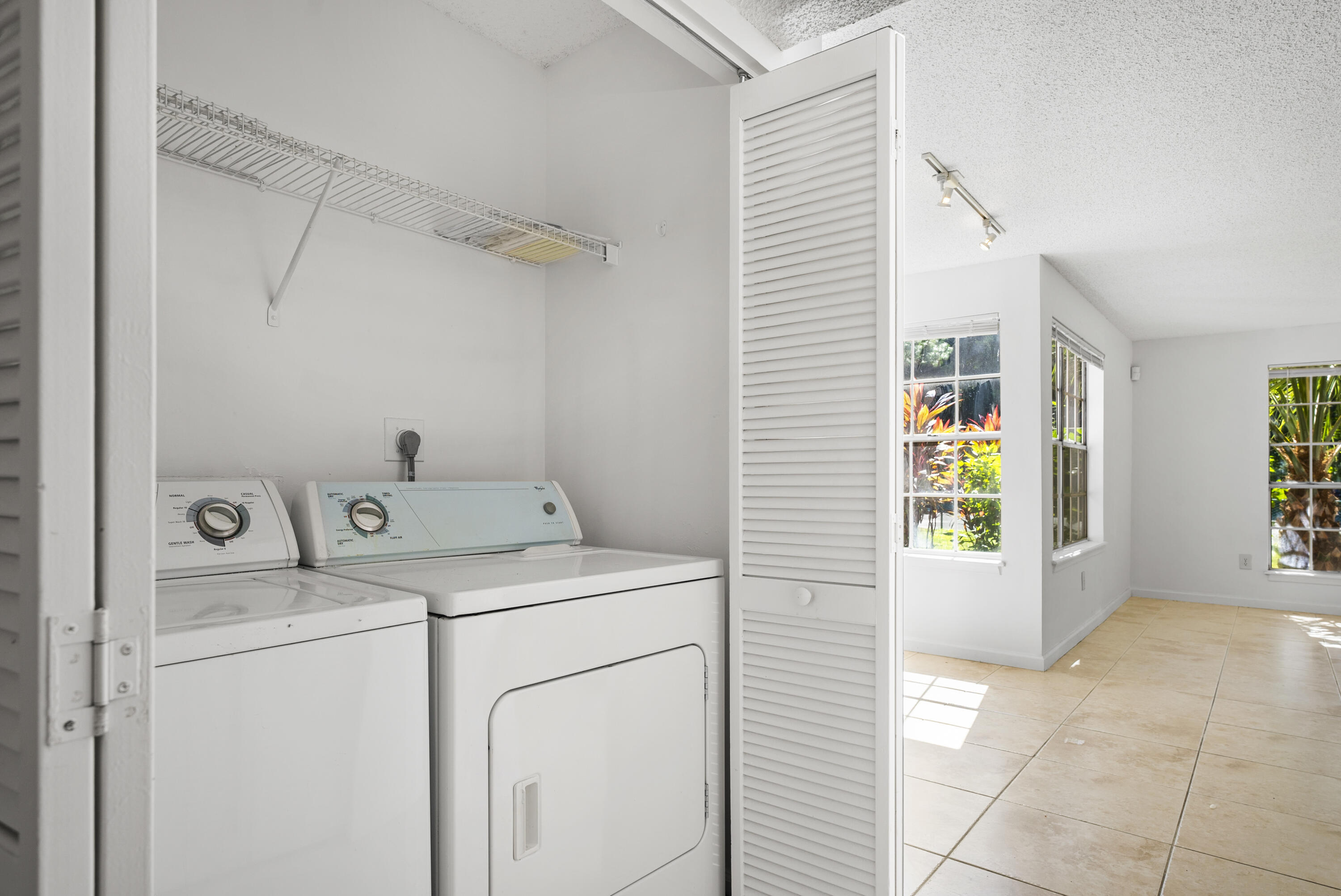 1001 Crystal Way O Property Photo 18