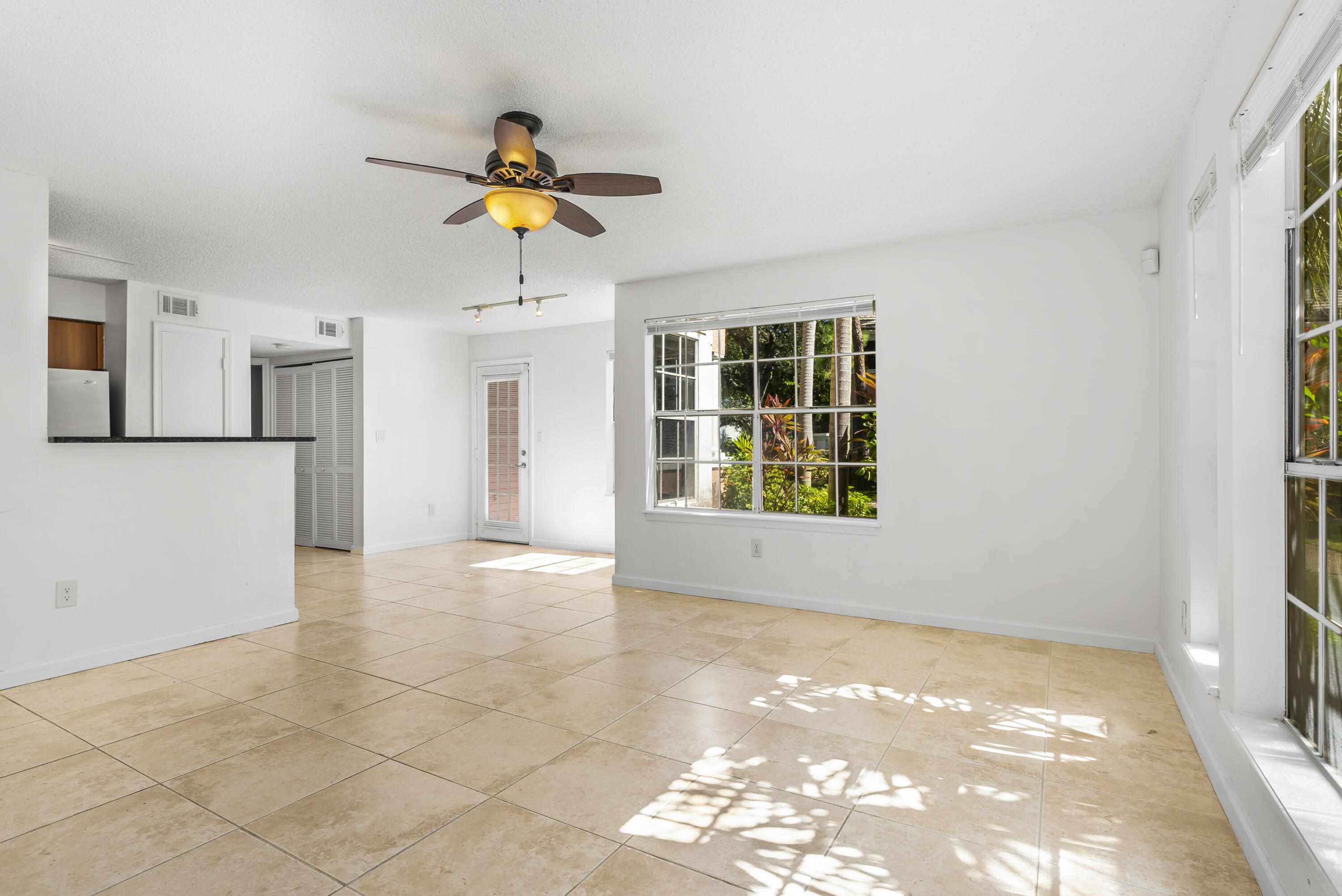 1001 Crystal Way O Property Photo 20