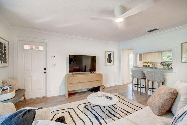 45 Se 7th Avenue Property Photo 4