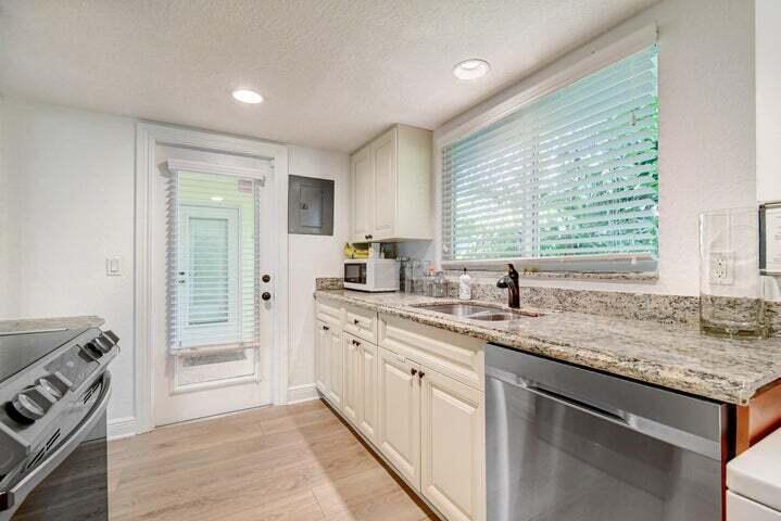45 Se 7th Avenue Property Photo 6