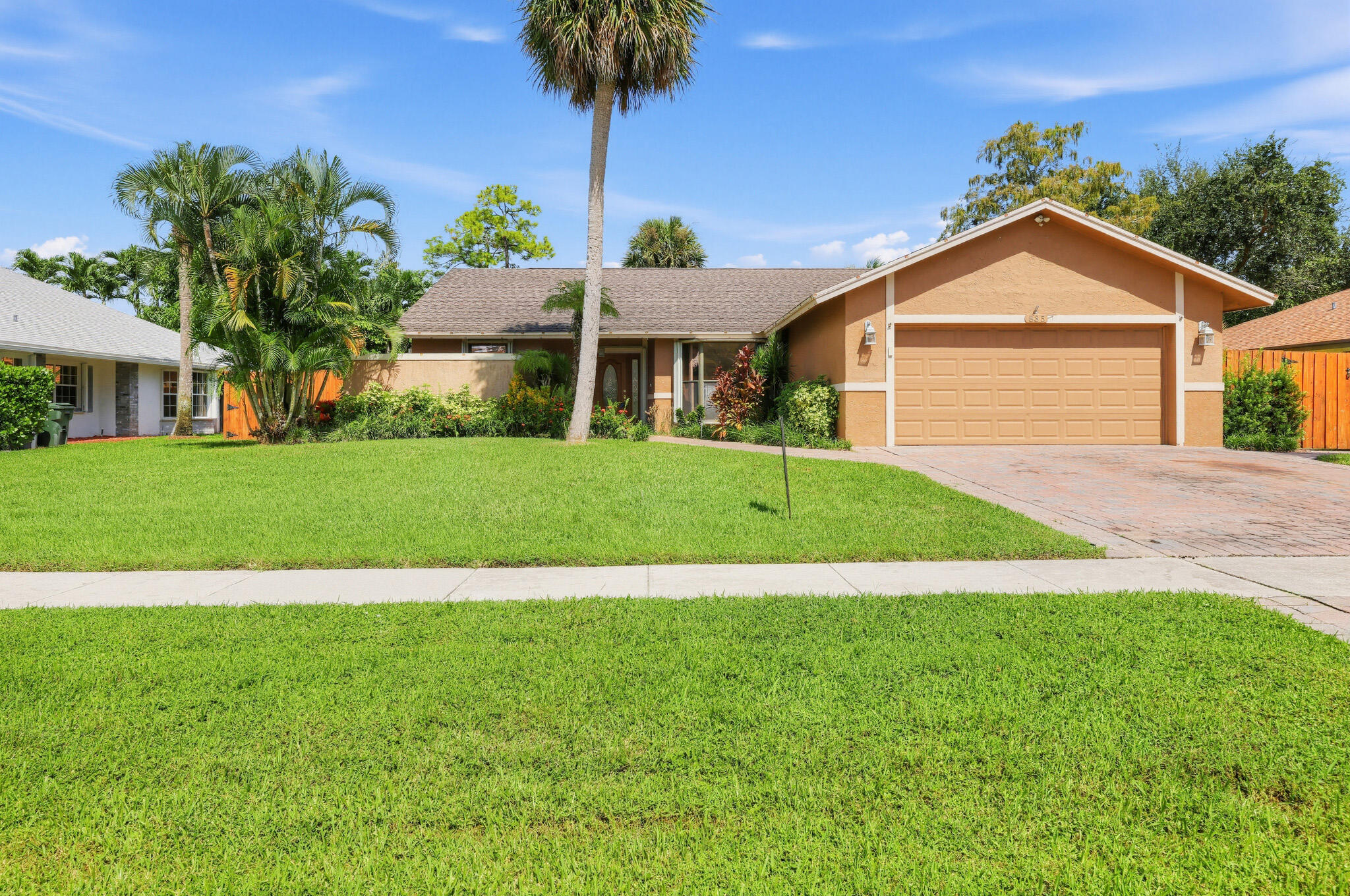 835 Ivy Drive Property Photo 1