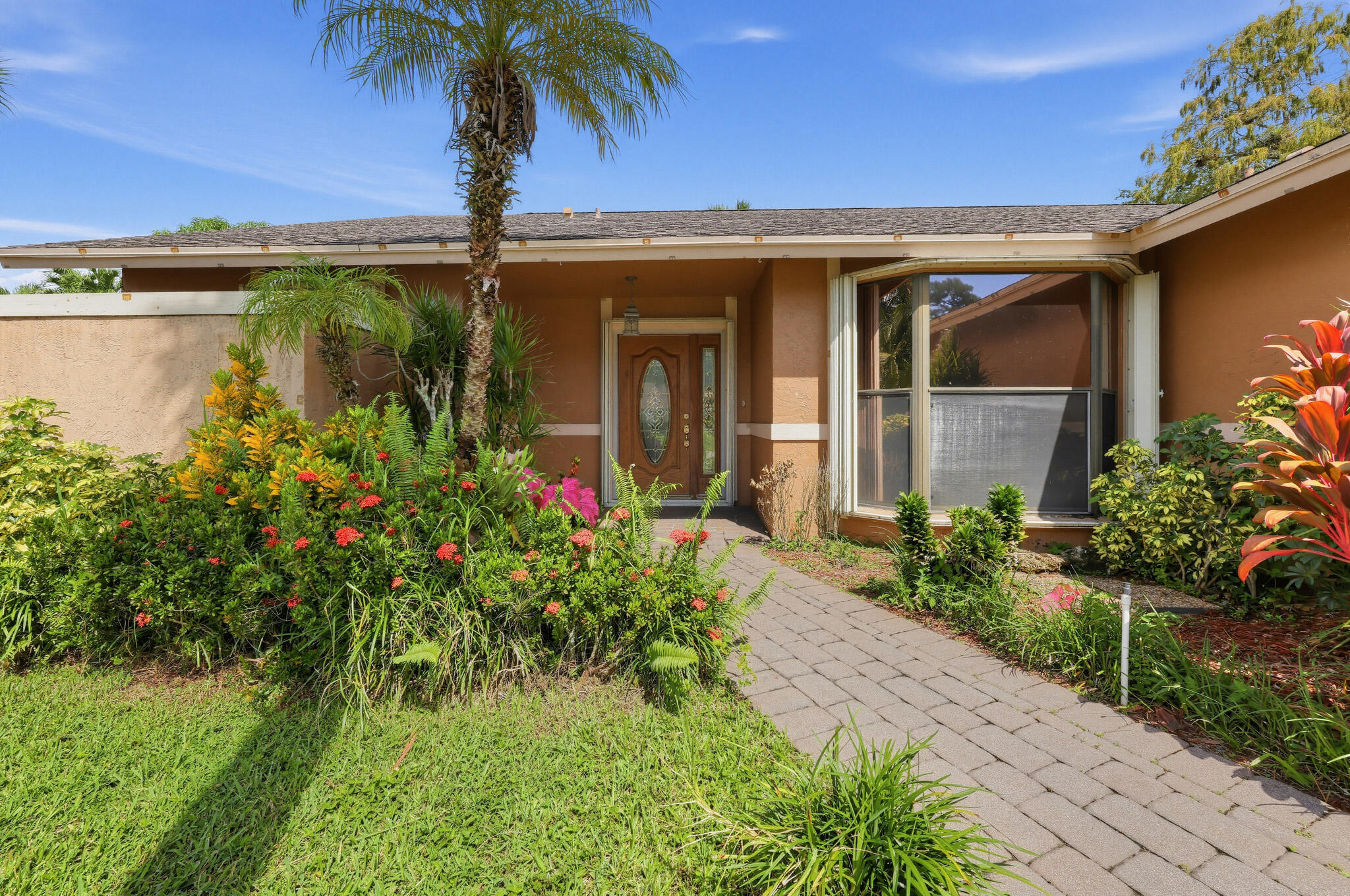 835 Ivy Drive Property Photo 2