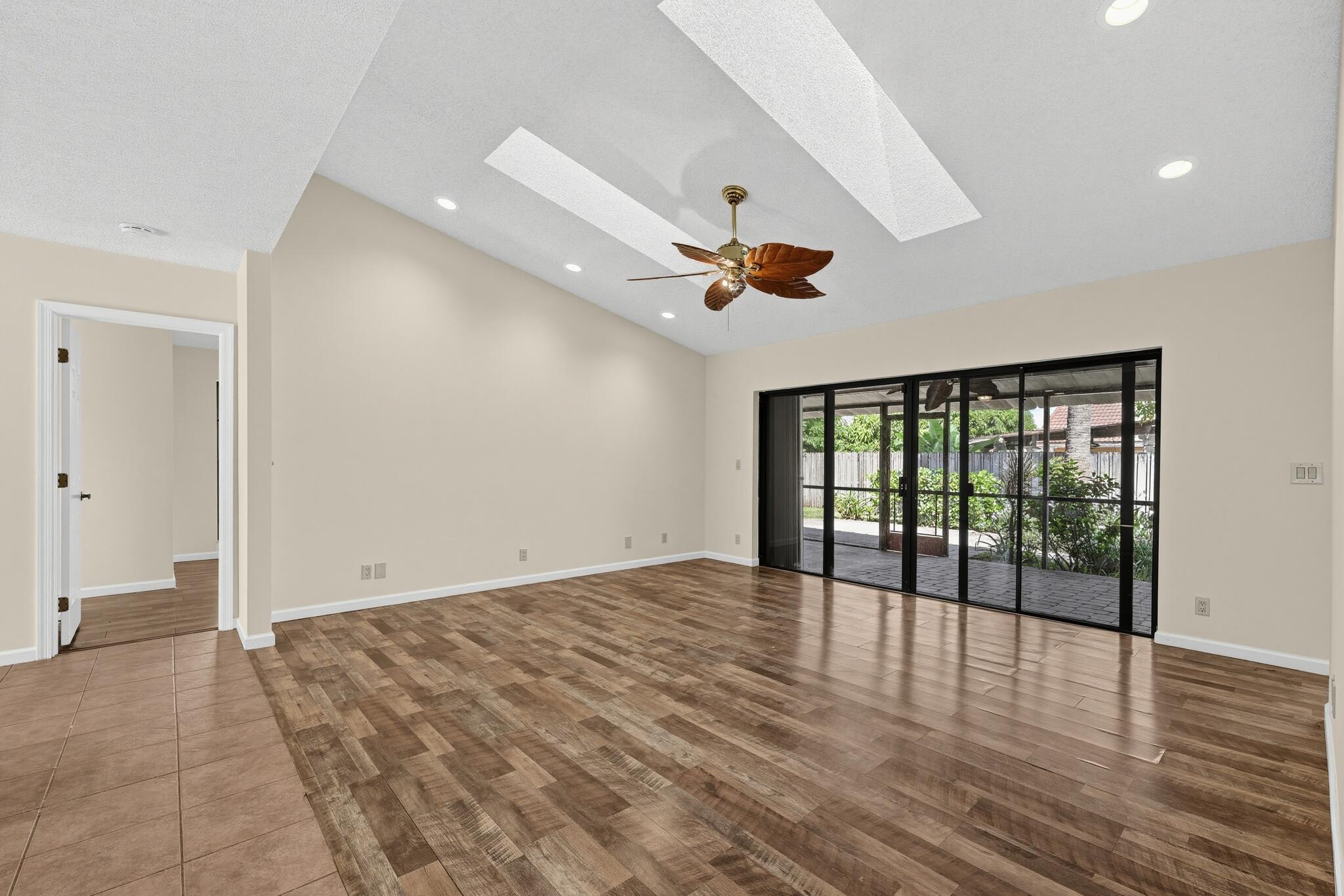 835 Ivy Drive Property Photo 3