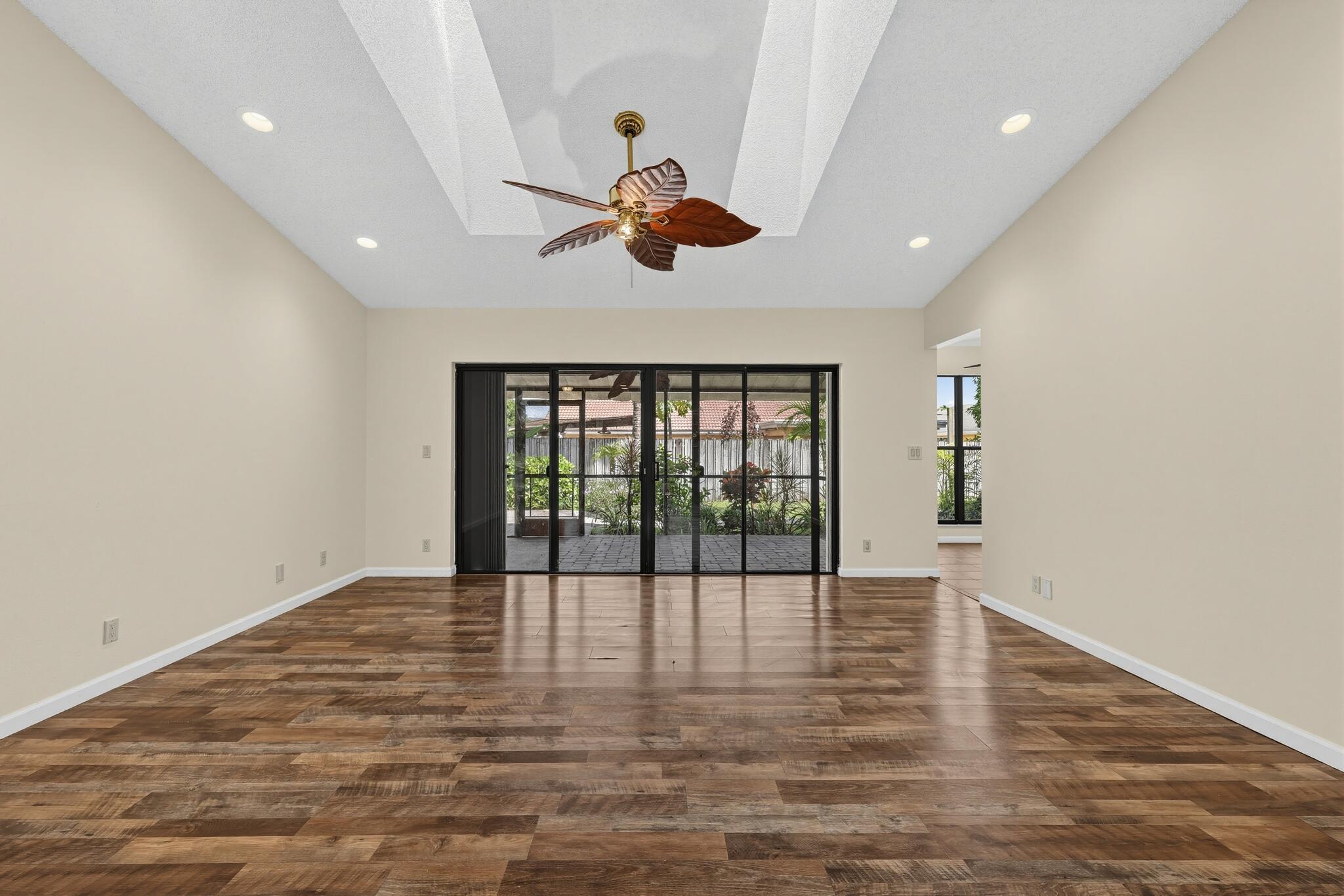 835 Ivy Drive Property Photo 4
