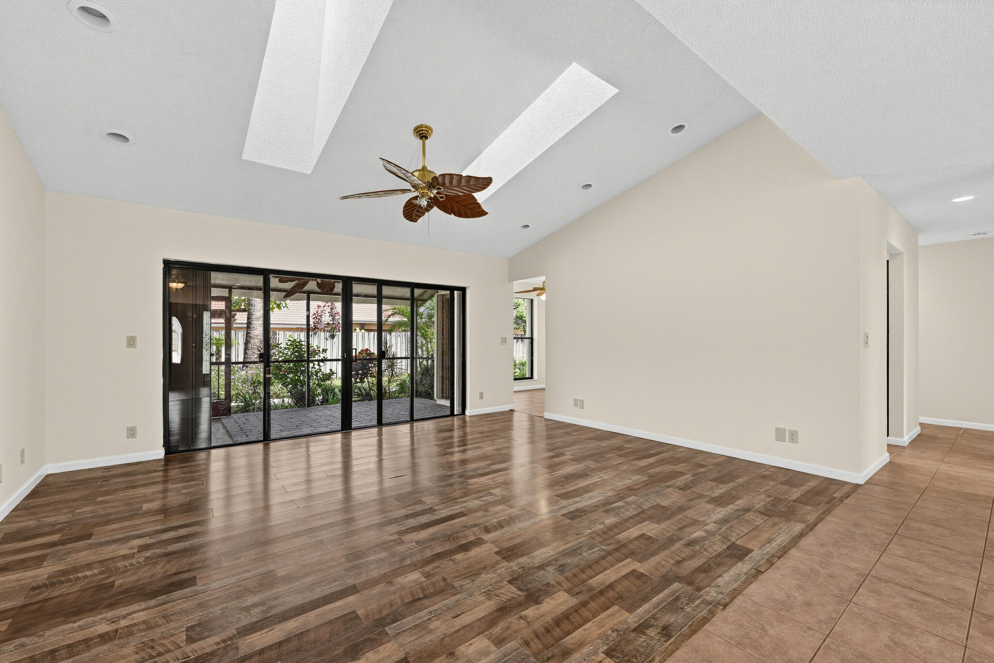 835 Ivy Drive Property Photo 6